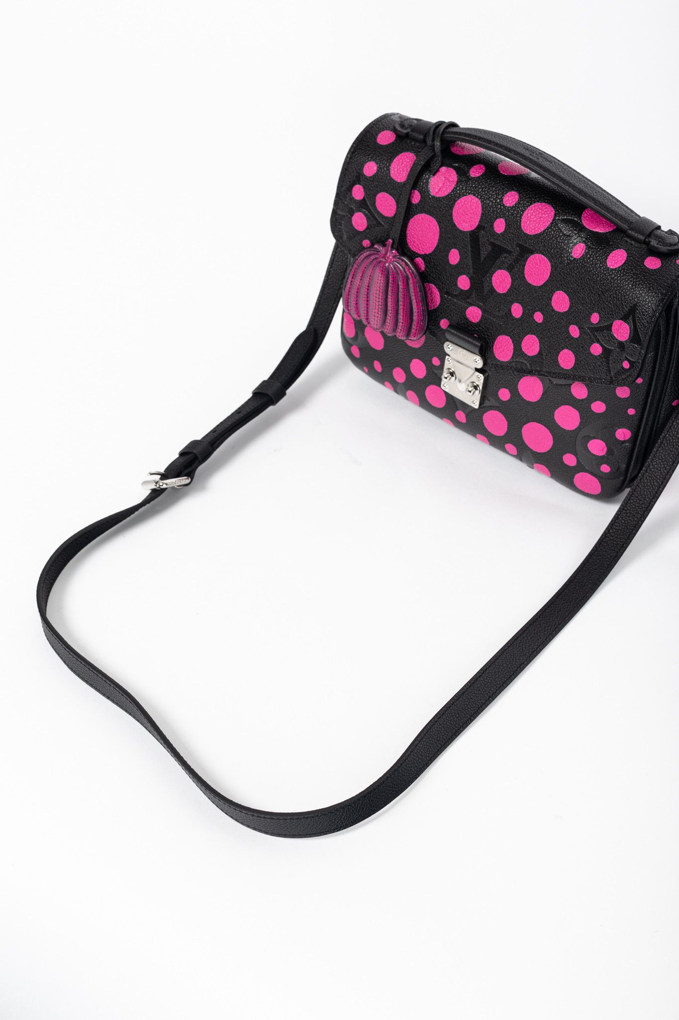 Louis Vuitton × Yayoi Kusama Louis Vuitton Pochette Metis MM Black & Fuchsia Satchel Size ONE SIZE - 6 Thumbnail