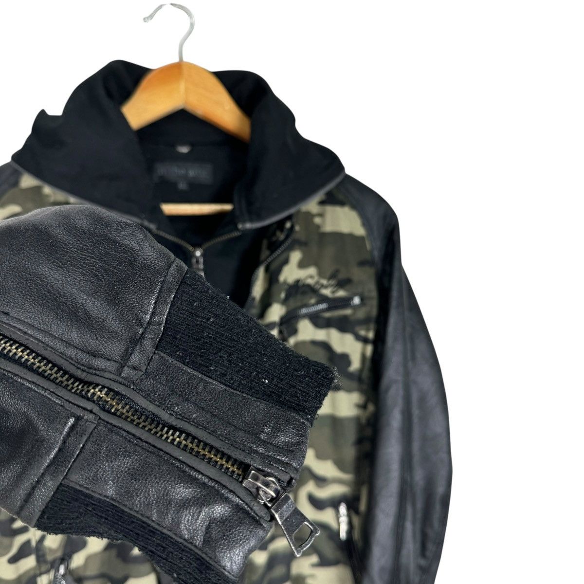 In The Attic 🌟IN THE ATTIC HOODIE CAMO SYNTHETIC LEATHER JACKET Size US L / EU 52-54 / 3 - 6 Thumbnail