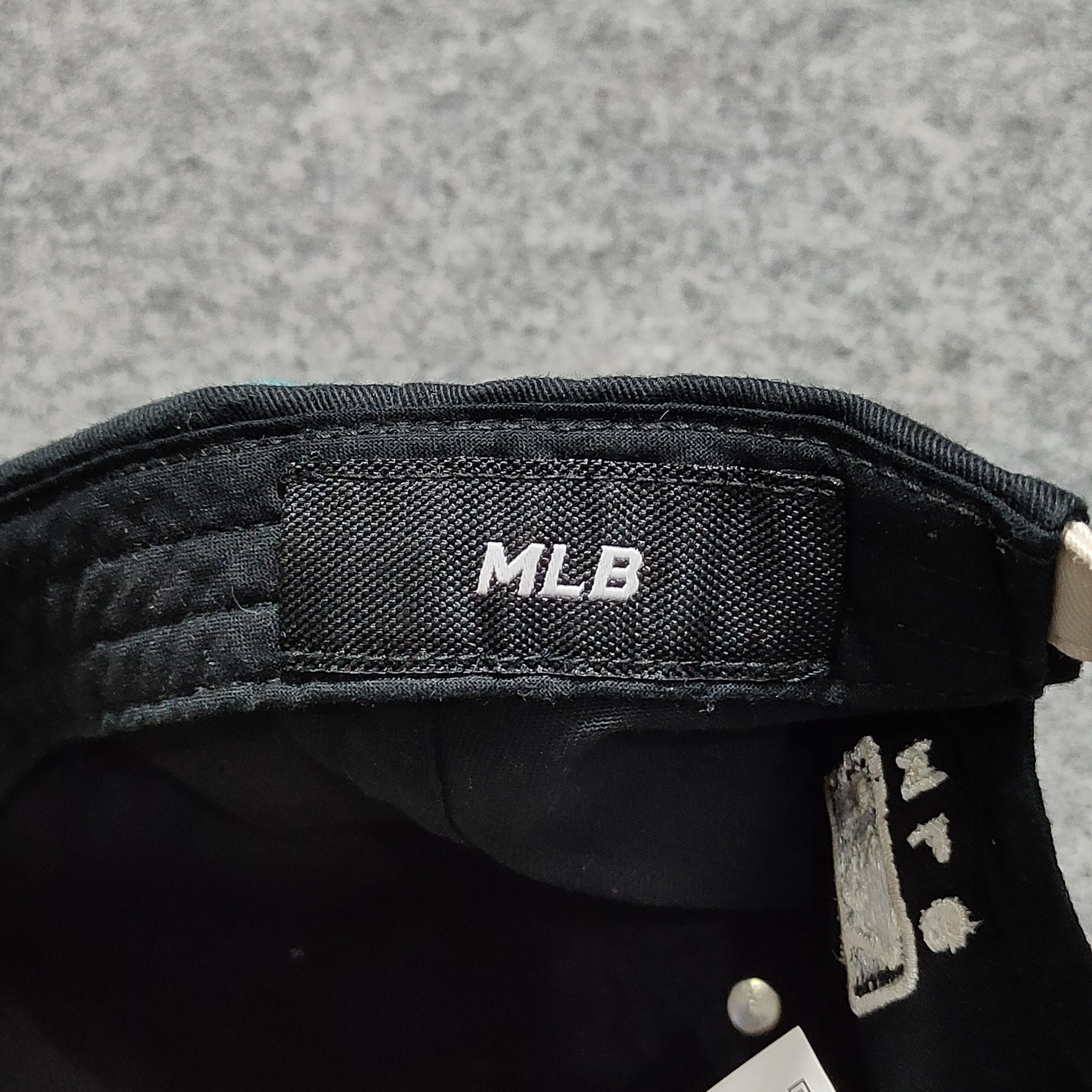 MLB 🔥Unisex Varsity NEW YORK YANKEES cap Size ONE SIZE - 8 Thumbnail