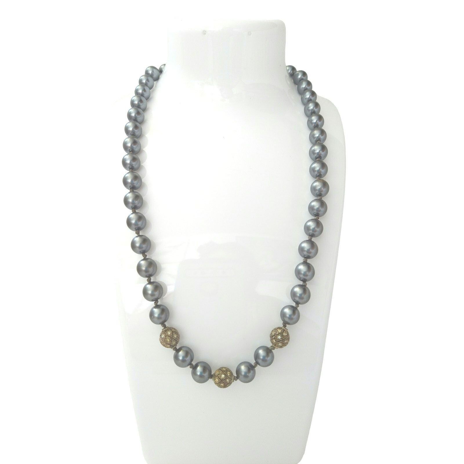 The Unbranded Brand Vintage Faux Grey Pearl Gold Tone Beaded Necklace Size ONE SIZE - 1 Thumbnail