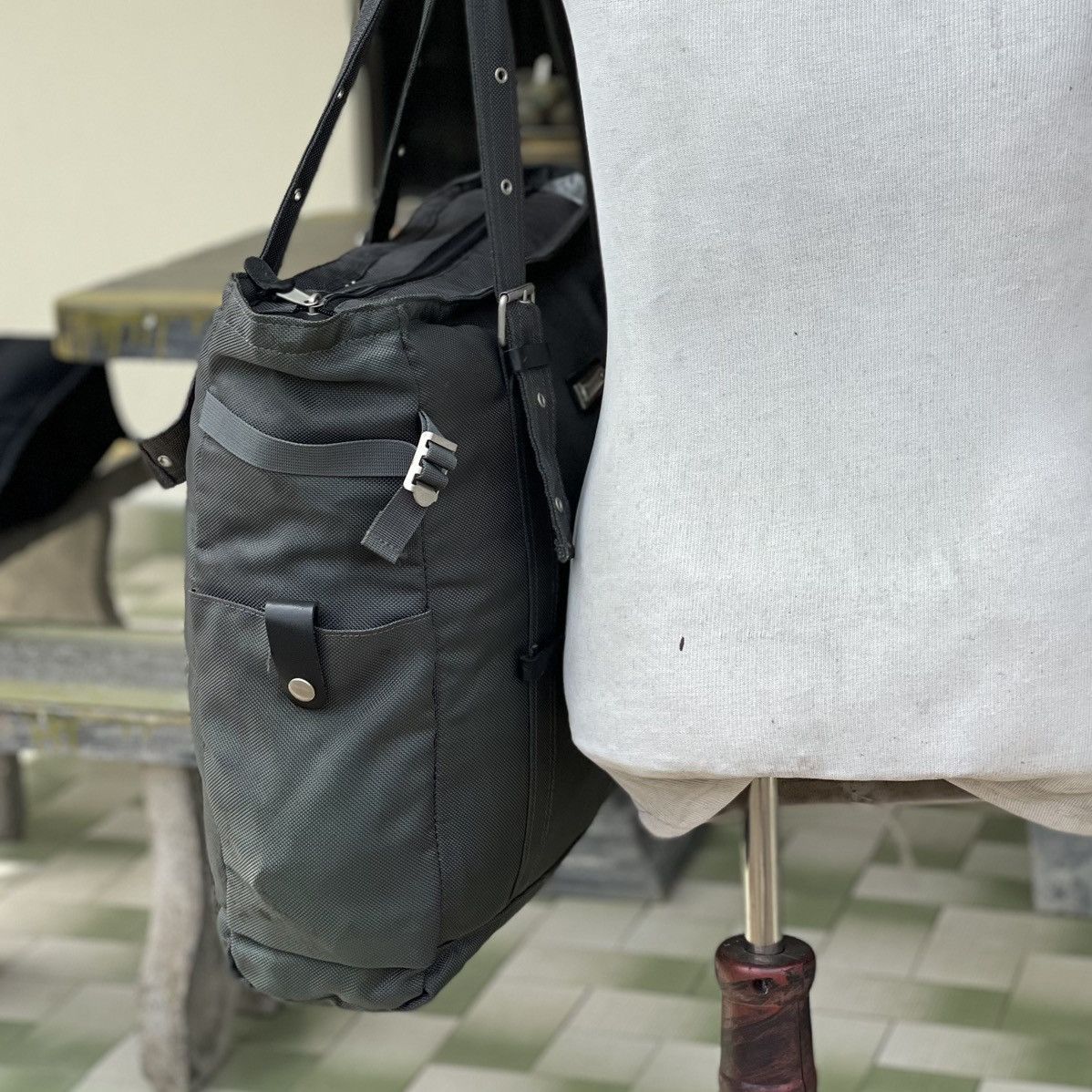 Coleman ❗️ RARE COLEMAN MULTI-POCKET OVERSIZED TOTE BAG Size ONE SIZE - 5 Thumbnail