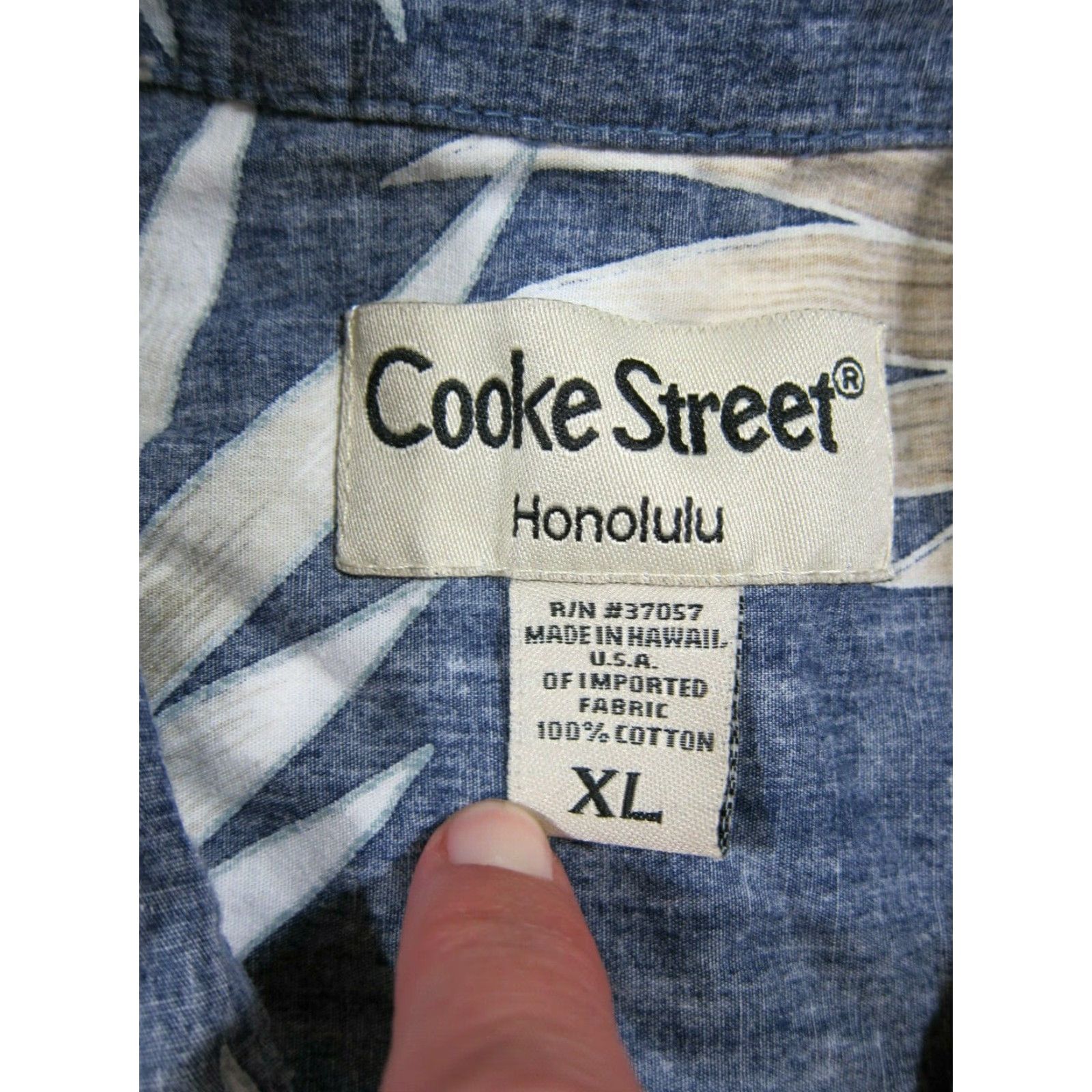Vintage VINTAGE Cooke Street Shirt Button Down Hawaiian Floral Blue White 100% Cotton XL Men Size US XL / EU 56 / 4 - 3 Thumbnail