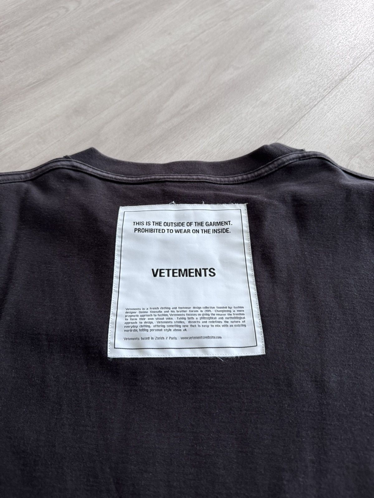 Vetements GARMENT TAG TEE Size US S / EU 44-46 / 1 - 6 Thumbnail