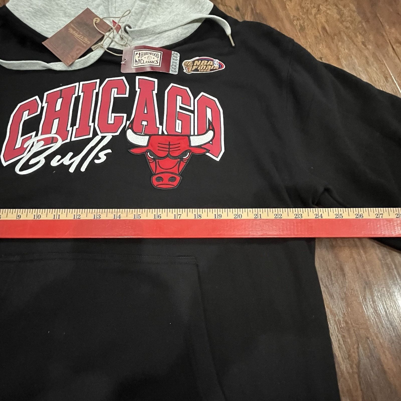 Mitchell & Ness MITCHELL & NESS NBA CHICAGO BULLS FINALS SWEATSHIRT SIZE XL Size US XL / EU 56 / 4 - 3 Thumbnail