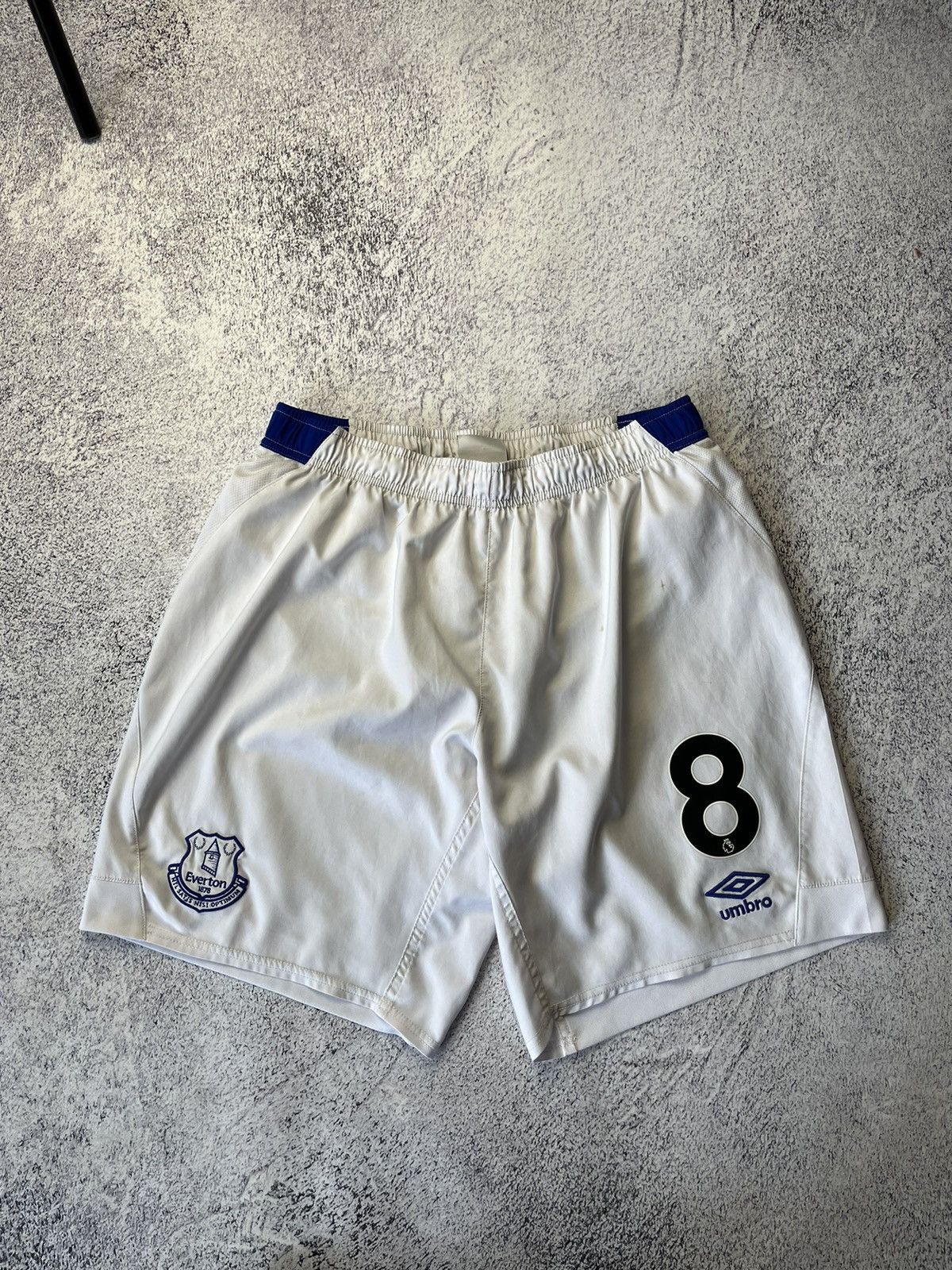 Other Everton Umbro Shorts #8 Size L Size US 34 / EU 50 - 2 Thumbnail