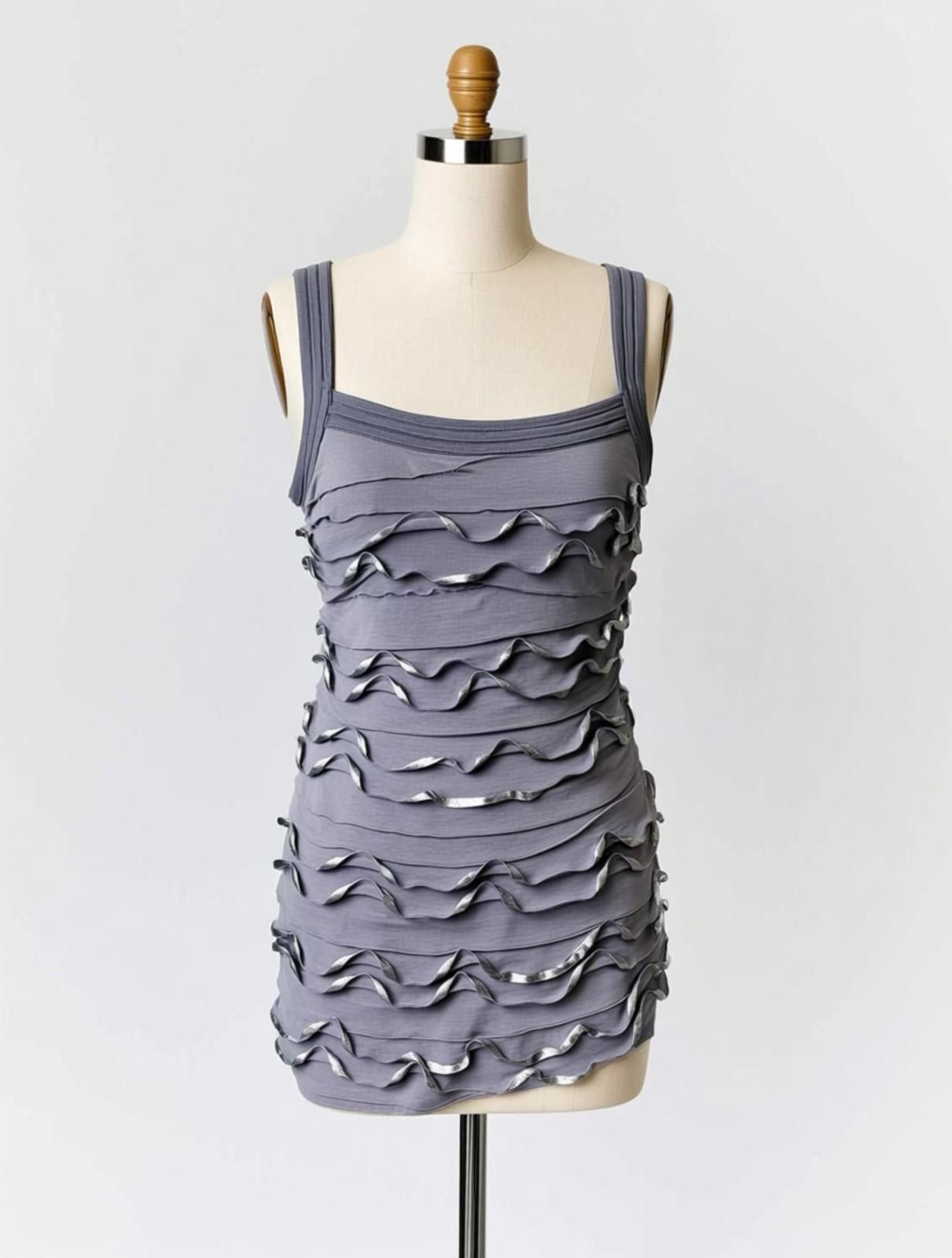 Express Express Gray Ruffle Detail Tank Top Size M Size M / US 6-8 / IT 42-44 - 1 Thumbnail