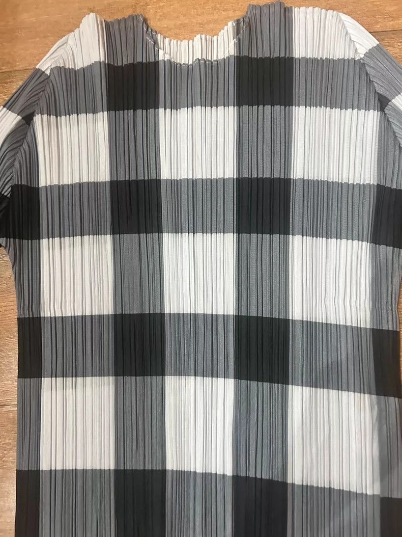 Issey Miyake Issey Miyake size:3 Gray and white checkered short-sleeved Size S / US 4 / IT 40 - 2 Thumbnail