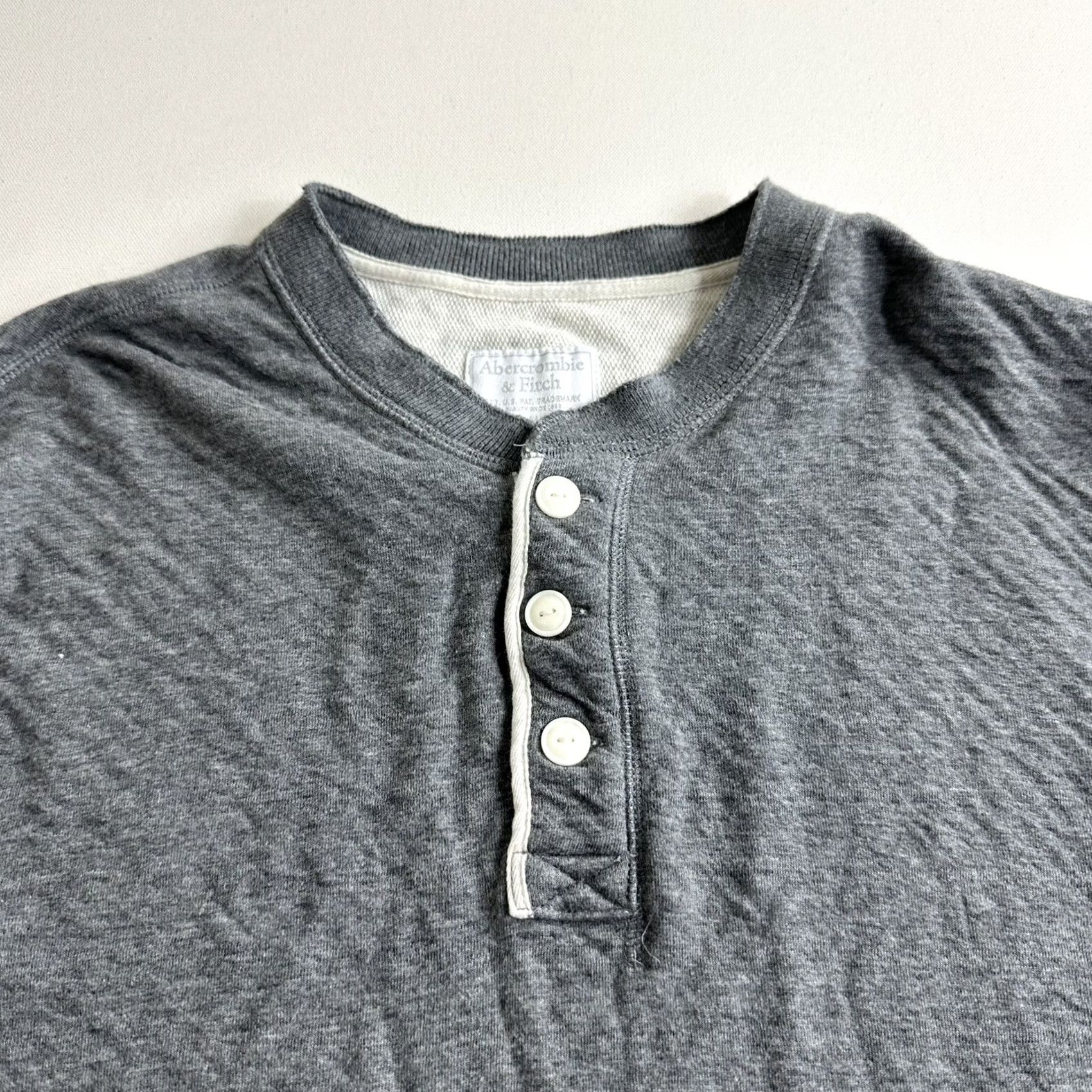 Abercrombie & Fitch VINTAGE Abercrombie Fitch Henley Sweater Mens Size Medium Gray Long Sleeve Size US M / EU 48-50 / 2 - 4 Thumbnail