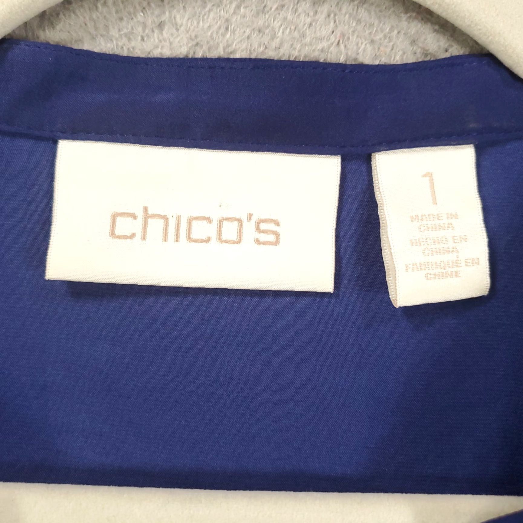 Vintage Chico's Blouse Womens Medium Blue V-Neck 3/4 Sleeve Polyester Shirt Tie-Dye? No, solid pattern - Basic Lightweight Sheer Casual Dressy Shirts Size M / US 6-8 / IT 42-44 - 5 Thumbnail