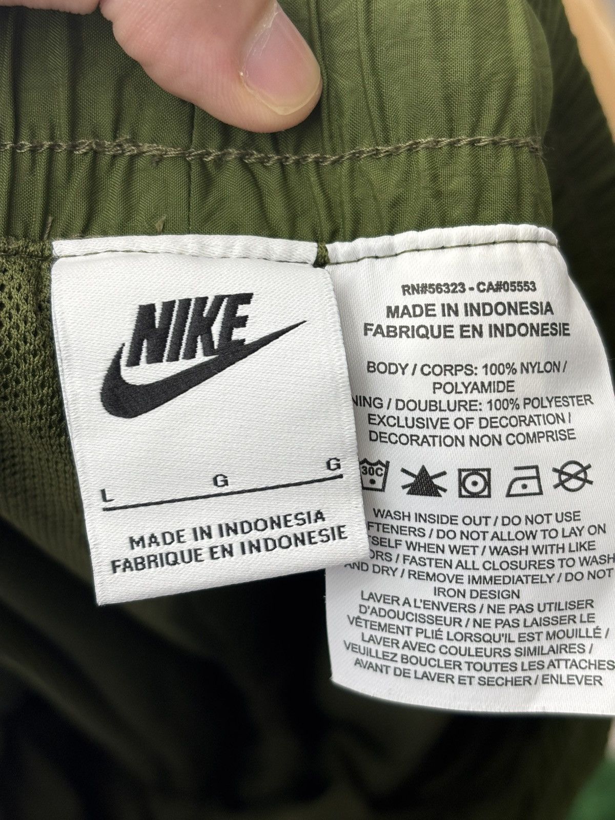 Nike Vintage Nike Nylon shorts size Large Size US 34 / EU 50 - 4 Thumbnail