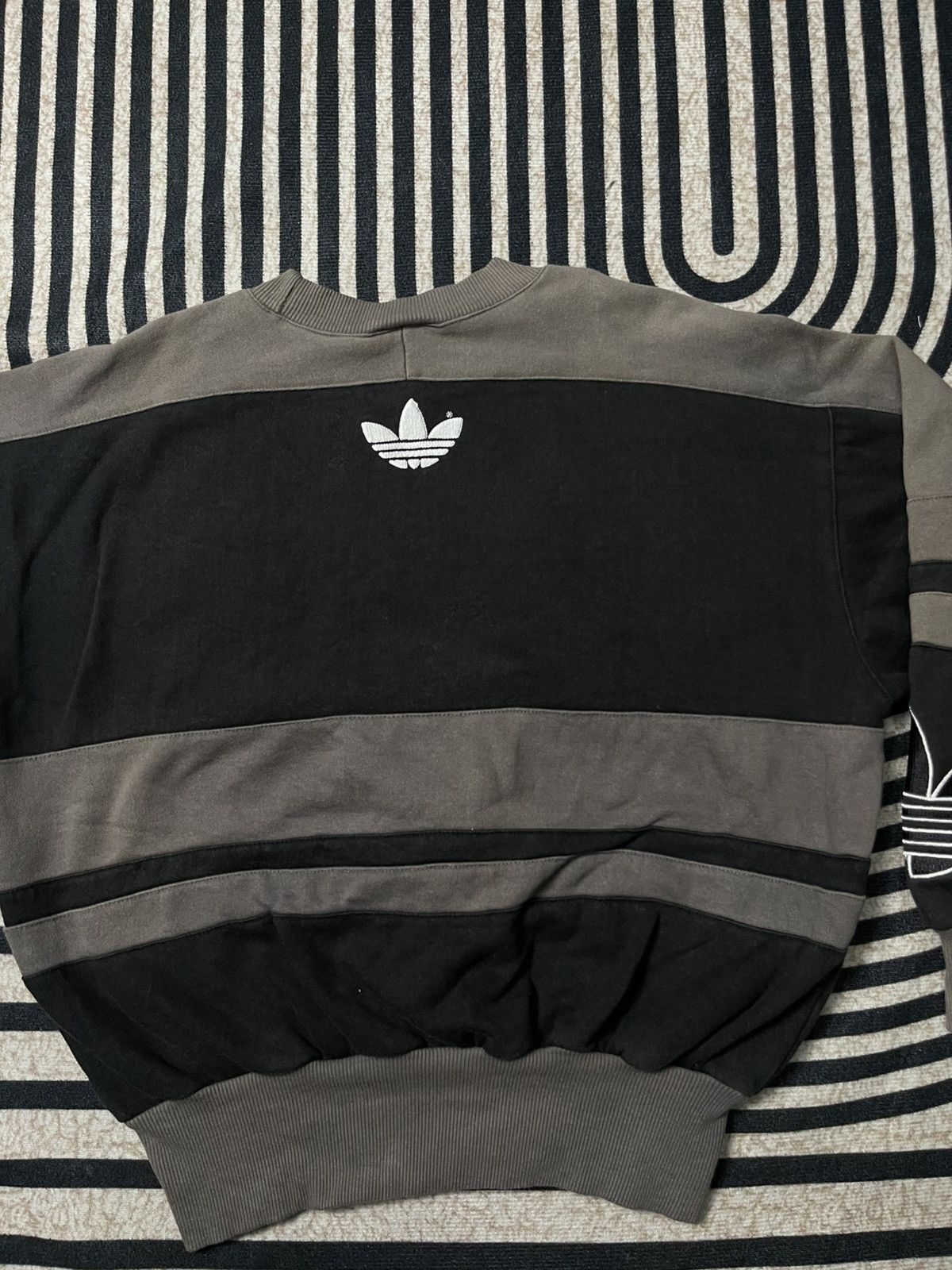 Adidas 90s ADIDAS THREE STRIPES RETRO LOGO SUN FADED BOXY STYLE Size US M / EU 48-50 / 2 - 15 Thumbnail