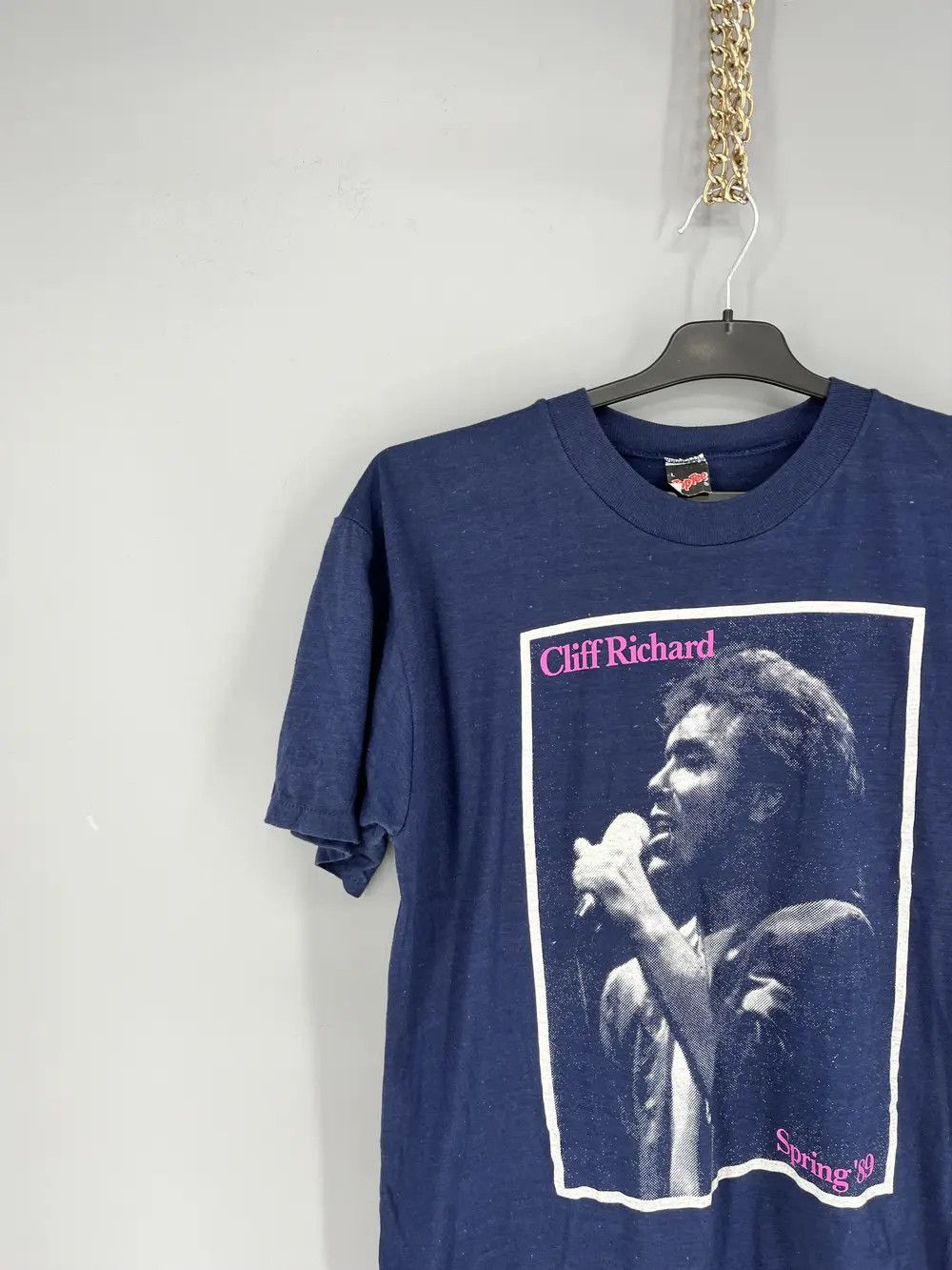 Band Tees Vintage Cliff Richard The Spring 1989 T-Shirt Size L Size US L / EU 52-54 / 3 - 4 Thumbnail