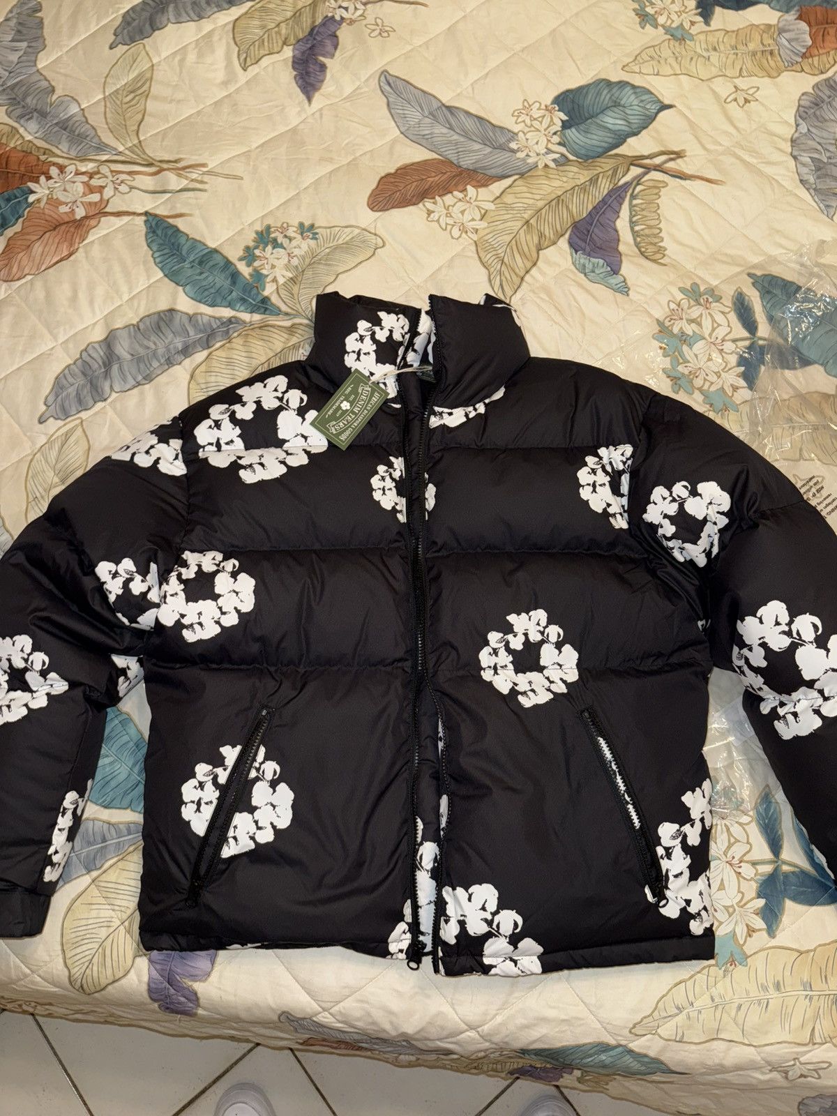 DENIM TEARS DENIM TEARS Wreath Puffer Jacket Black - M Size US M / EU 48-50 / 2 - 1 Thumbnail