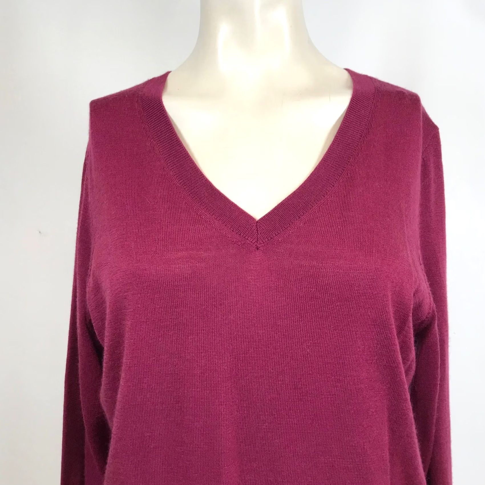 Vintage KATHERINE BARCLAY Women's M Merino Wool V Neck Long Sleeve Sweater Burgundy Size M / US 6-8 / IT 42-44 - 2 Thumbnail