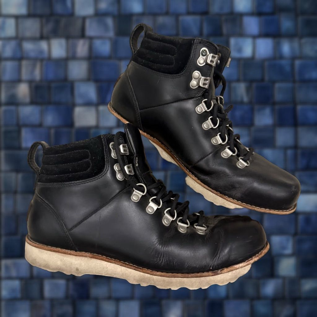 UGG Capulin Boots Black Leather Shearling Lined 3238 Mens Size 9 Vibram Soles Capulin Boots Chukka Mens