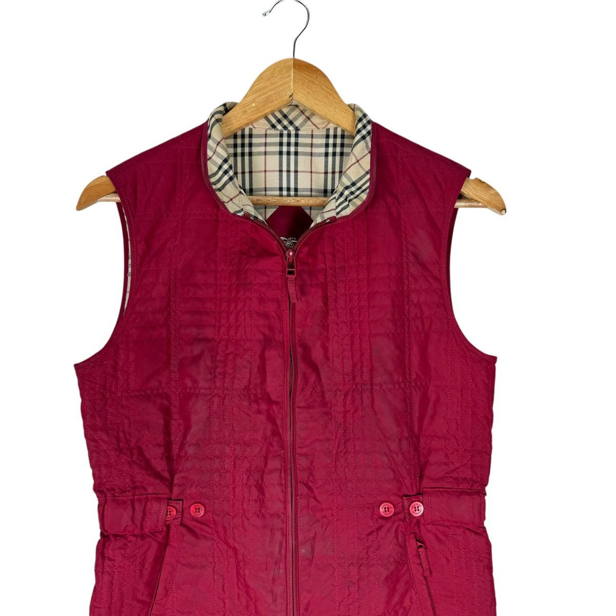 Burberry ☀️BURBERRY QUILTED RED SLEEVELESS JACKET Size M / US 6-8 / IT 42-44 - 3 Thumbnail