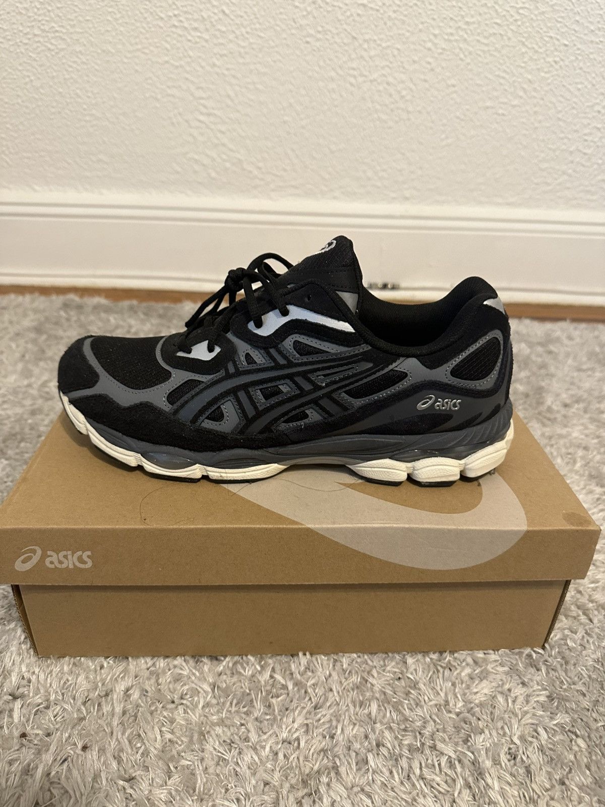 Asics Asic gel NYC Black Graphite Size US 12 / EU 45 - 1 Thumbnail