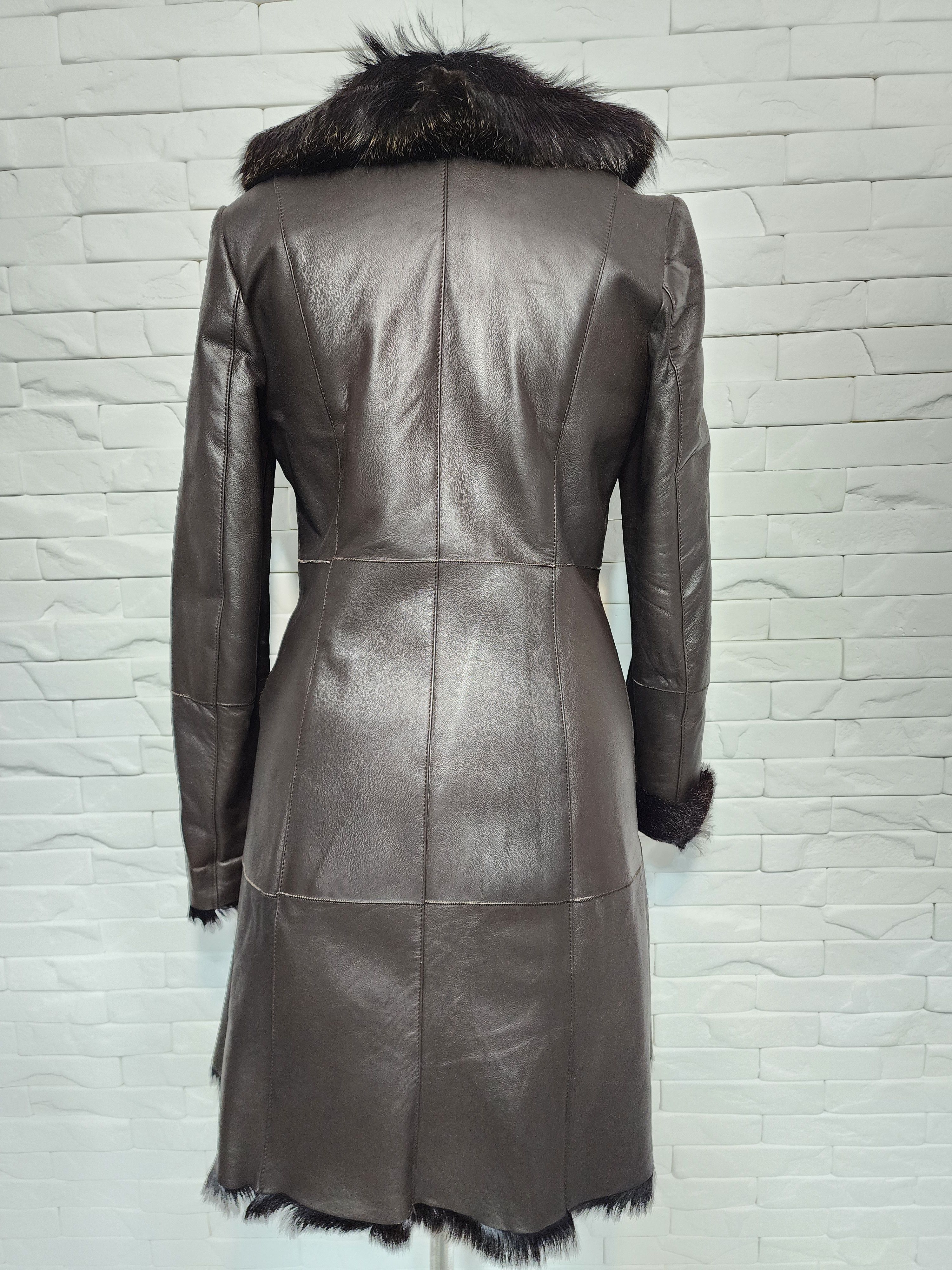 Uniqlo Women's Brown Sheepskin Coat: Genuine Fur Collar Size M / US 6-8 / IT 42-44 - 4 Thumbnail