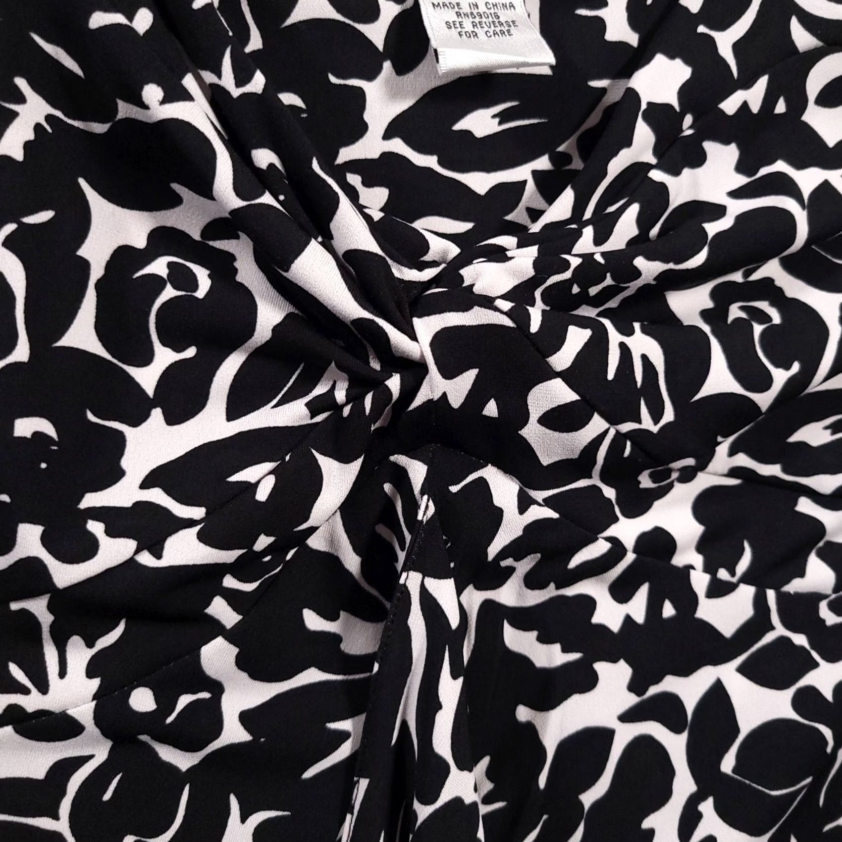 Vintage Pursuits, Ltd. Shirt Women's Small Black White Sleeveless Tank Floral Stretch Size S / US 4 / IT 40 - 3 Thumbnail
