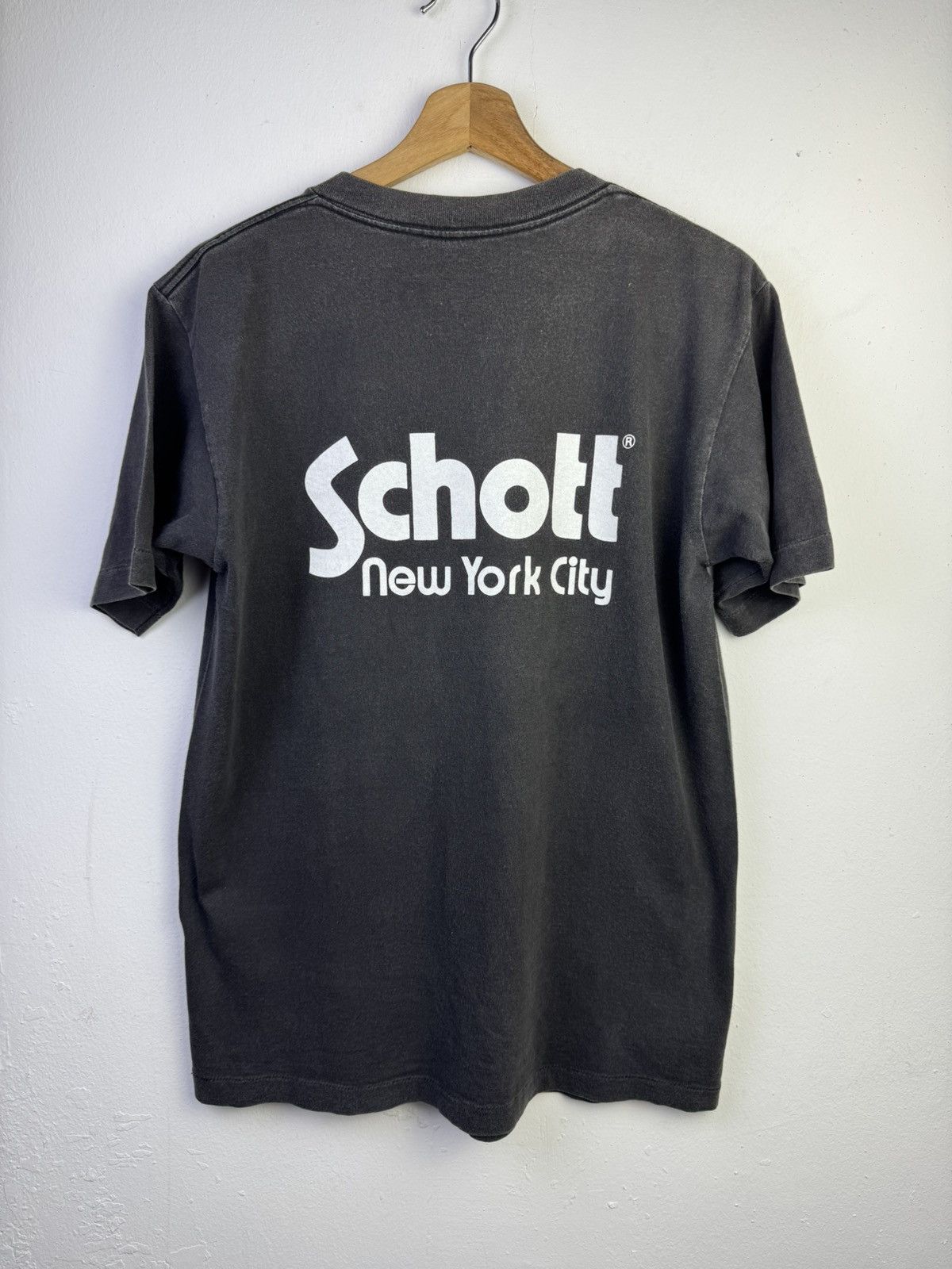 Schott vintage 90s Schott NYC graphic tee in black cotton. Size US M / EU 48-50 / 2 - 1 Thumbnail