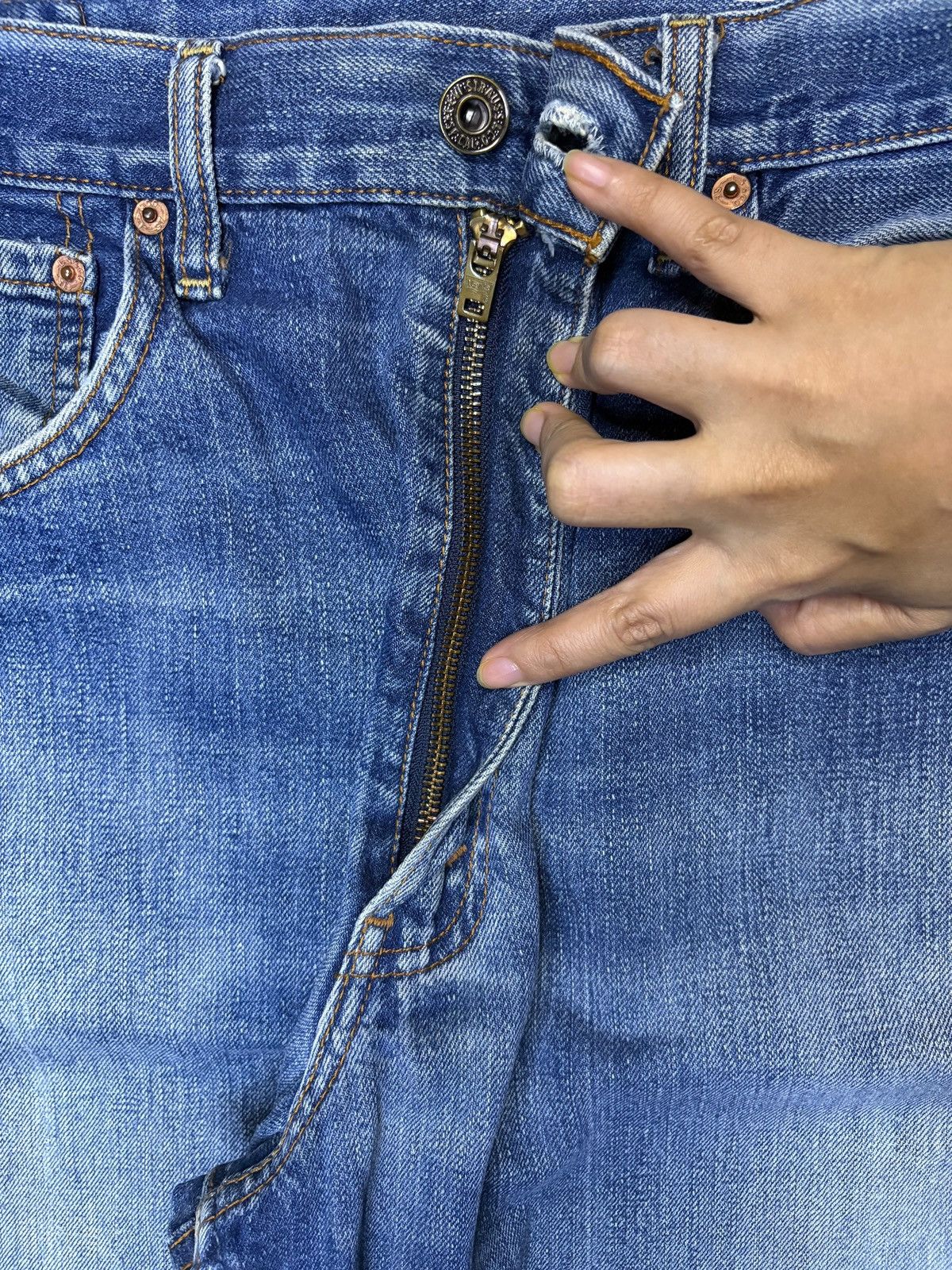 Levi's Vintage 90s Levis 504 Faded Wash Distressed Baggy Jeans Size US 33 - 3 Thumbnail