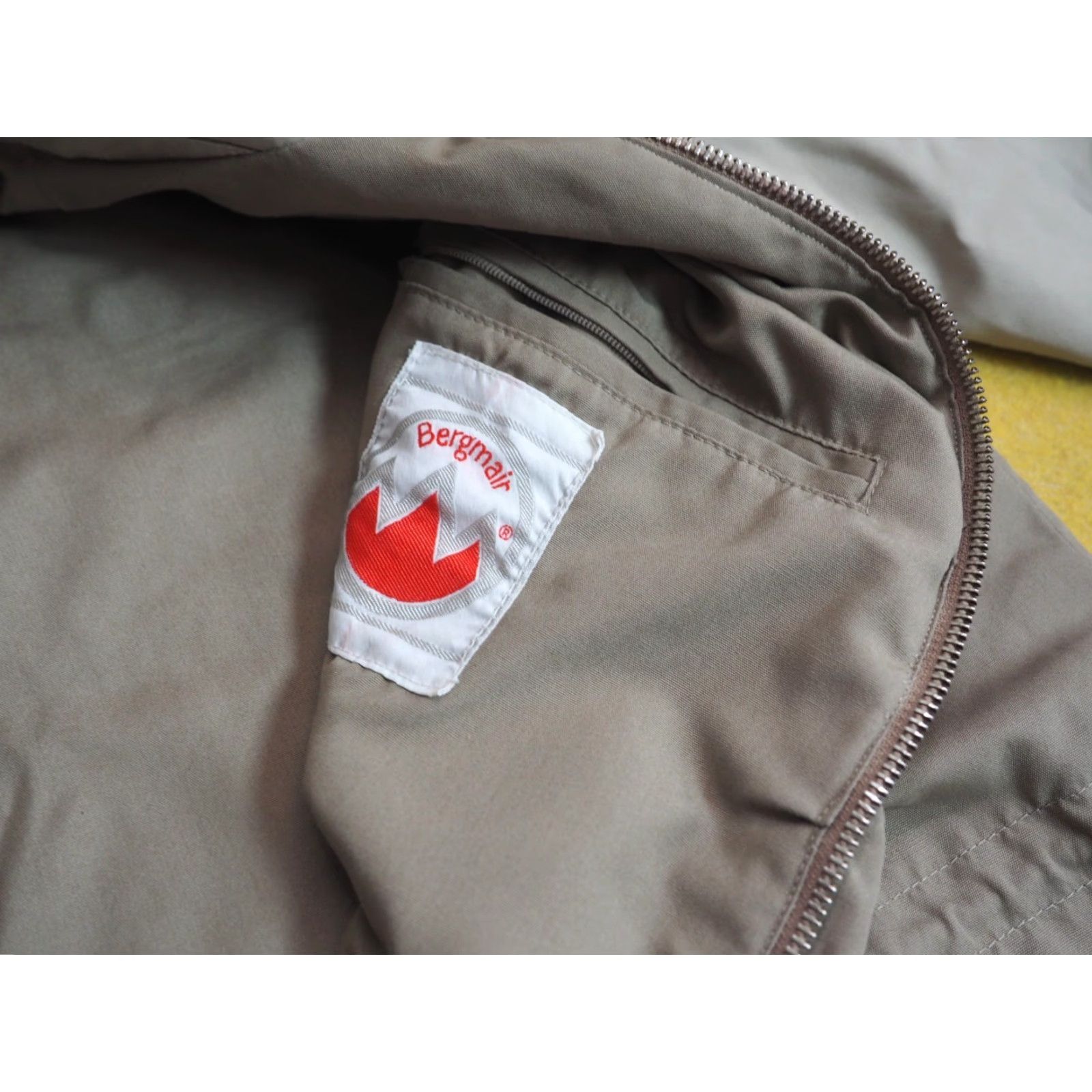 Vintage VINTAGE Bergmair Jacket Mens L Hooded Ski Alpps Beige Gray Zip Lodge Outdoor 70s 80s Puffer Nylon Size US L / EU 52-54 / 3 - 7 Thumbnail