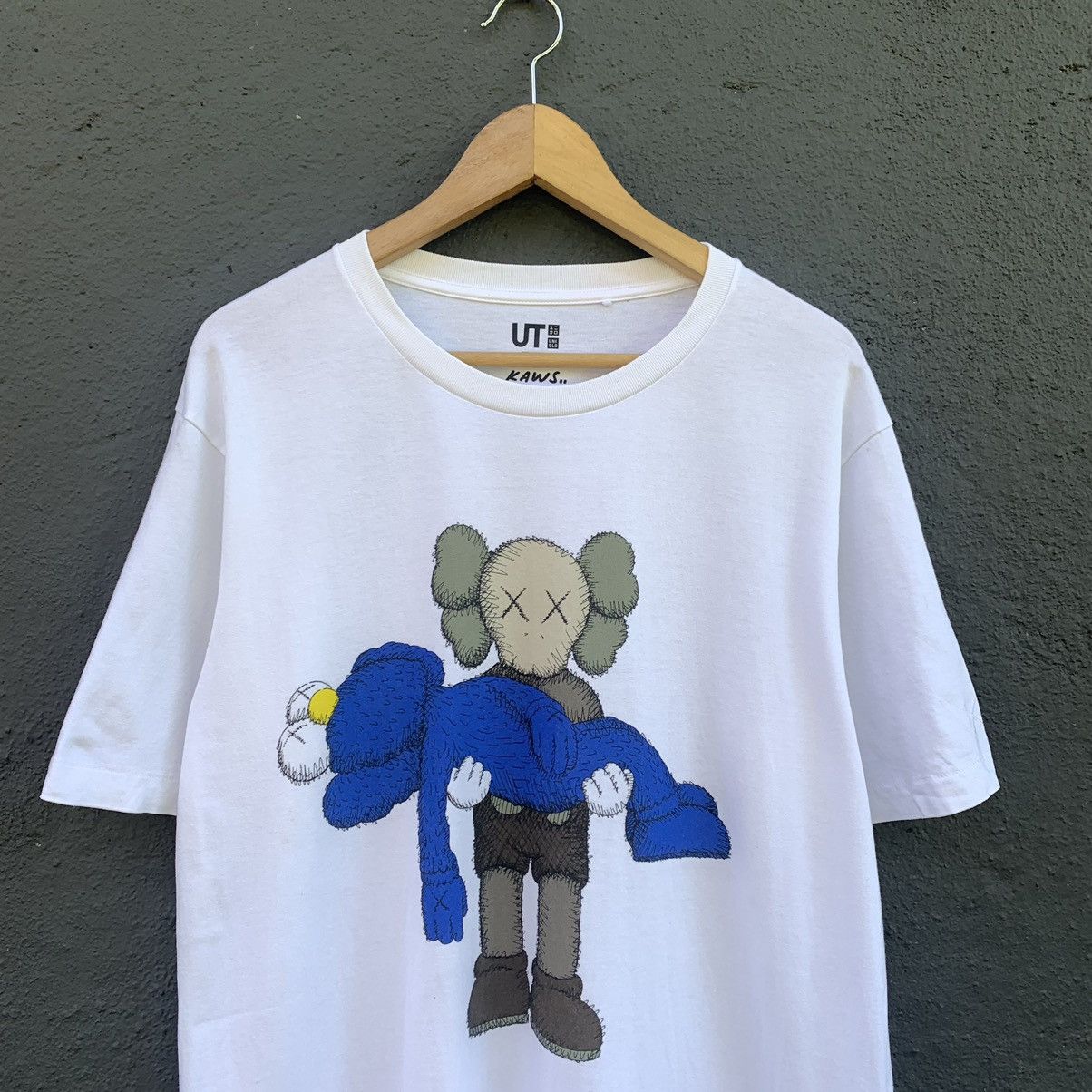 Kaws Kaws x uniqlo japanese brand tee Size US XL / EU 56 / 4 - 2 Thumbnail