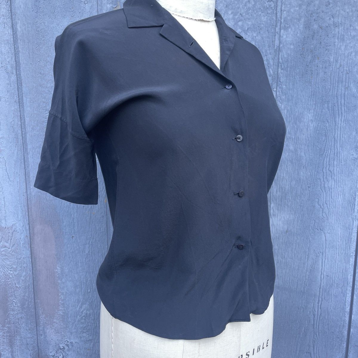 Jil Sander Jil Sander short sleeve 100% silk button up blouse solid top Size XS / US 0-2 / IT 36-38 - 1 Thumbnail