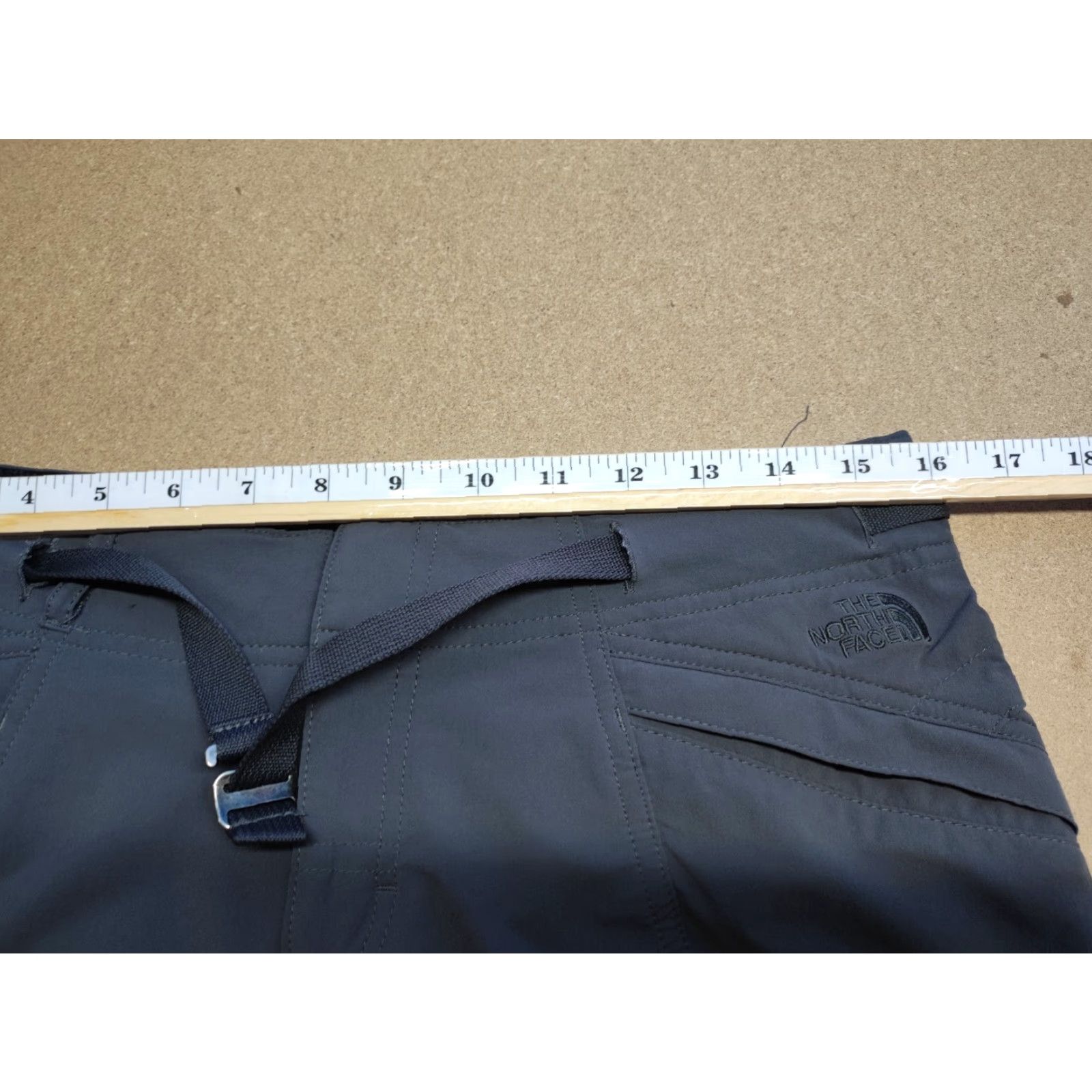 The North Face The North Face Hiking Shorts Womens Size 8 Outdoor Gray Pockets Belted Ladies Size 30" / US 8 / IT 44 - 4 Thumbnail