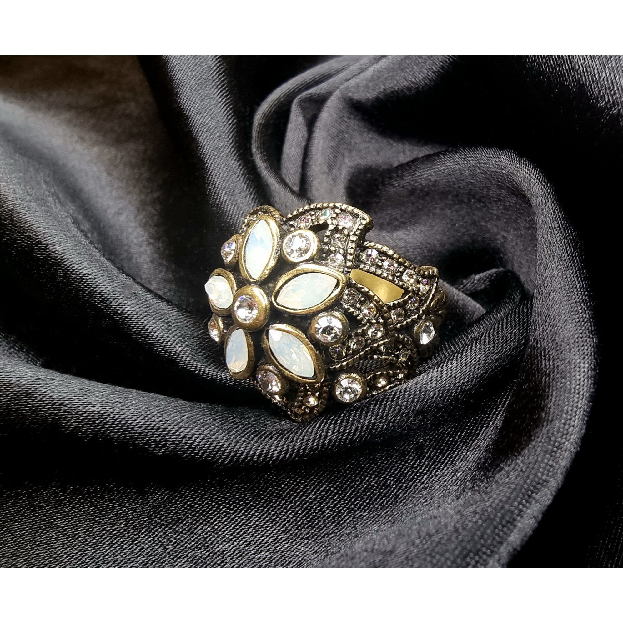 Other Vintage HEIDI DAUS White Stones Clear Crystals Bronze Tone R Size ONE SIZE - 1 Thumbnail