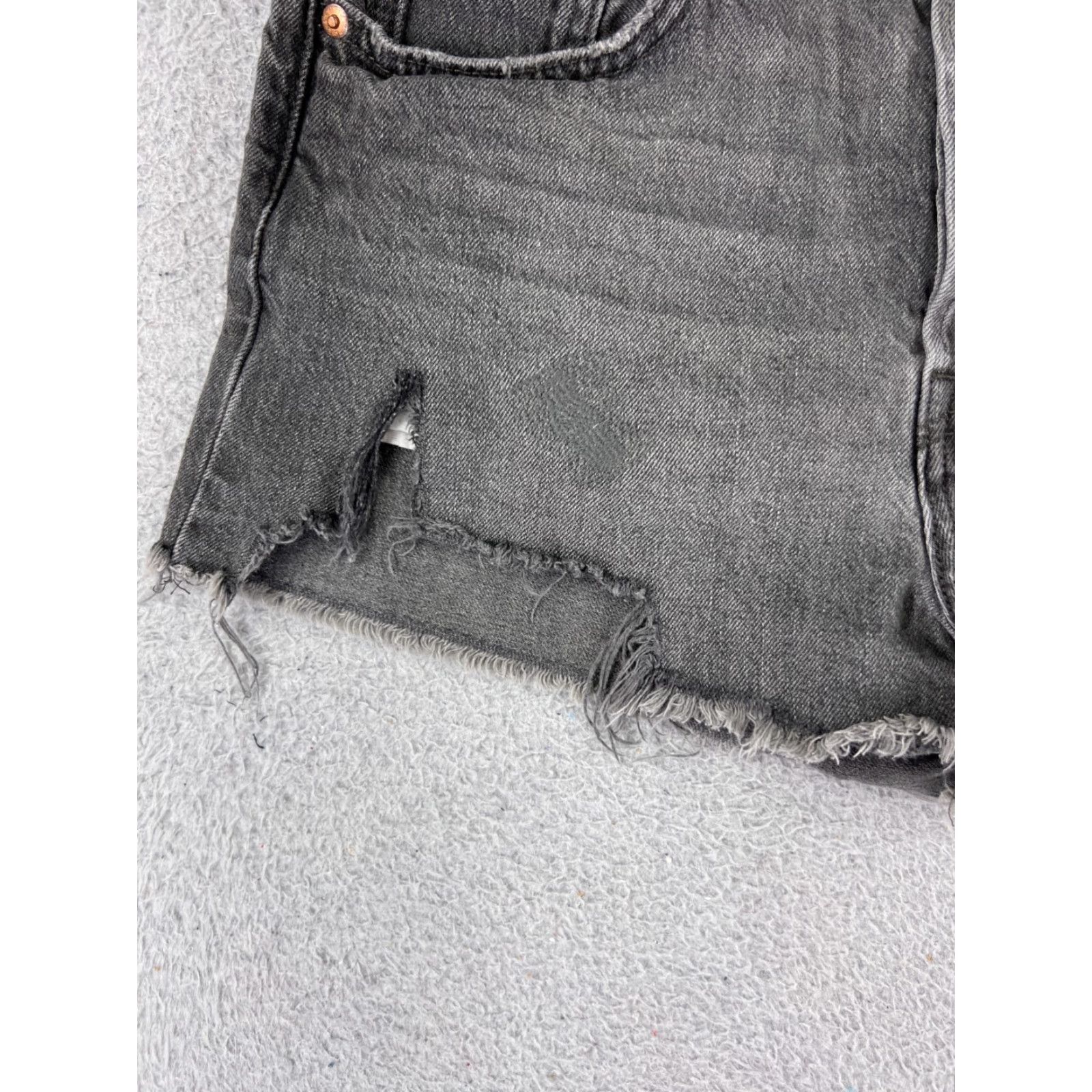 Levi's Levis Womens Black Denim Cut-Off Shorts 28 Zip Fly 501 Big E 501 Classic Stretch 2 Inseam Jeans Short Size 28" / US 6 / IT 42 - 3 Thumbnail