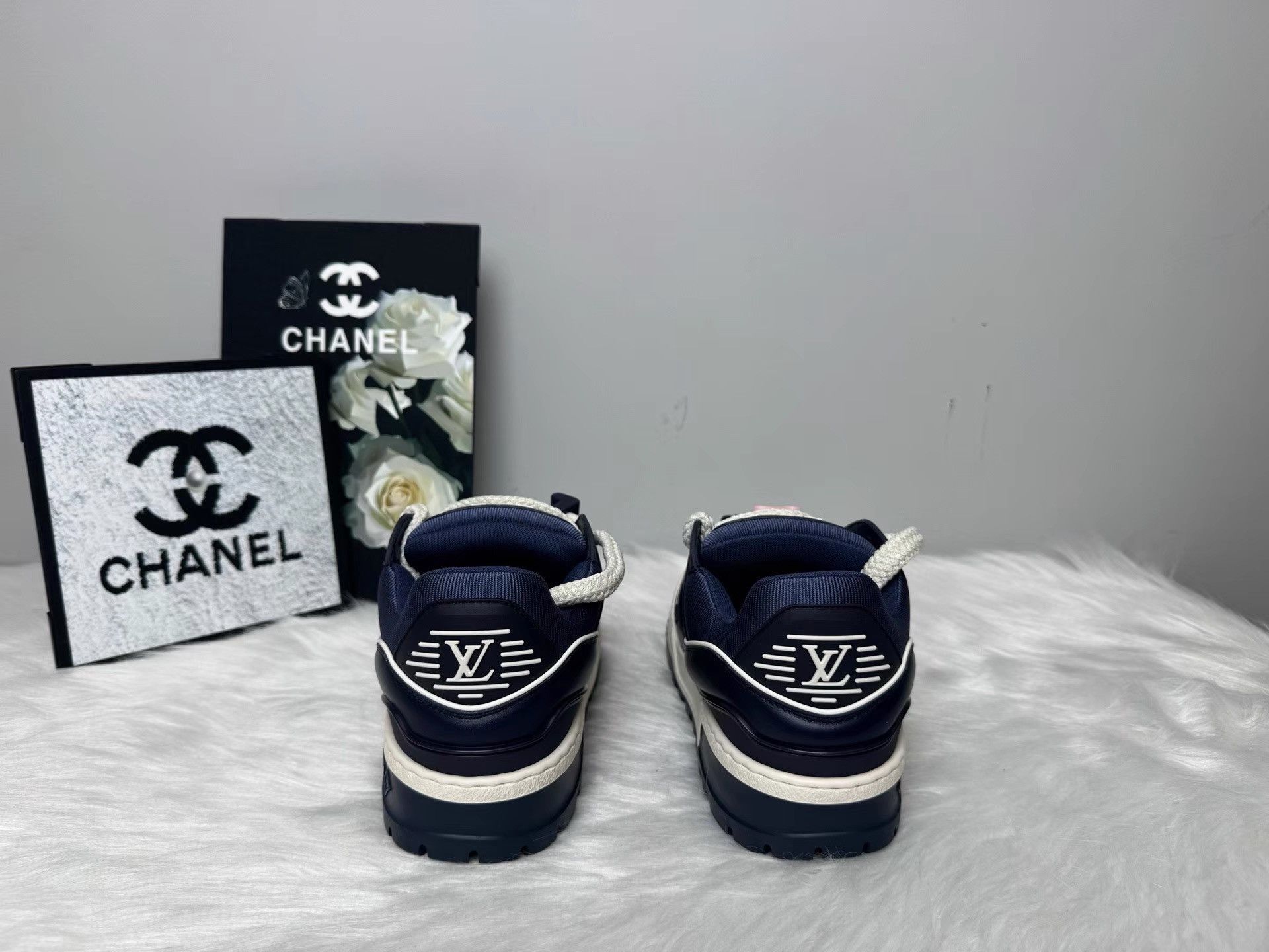 Louis Vuitton Louis Vuitton Blue Leather Valentine Men's Item K36 Size US 8.5 / EU 41-42 - 3 Thumbnail