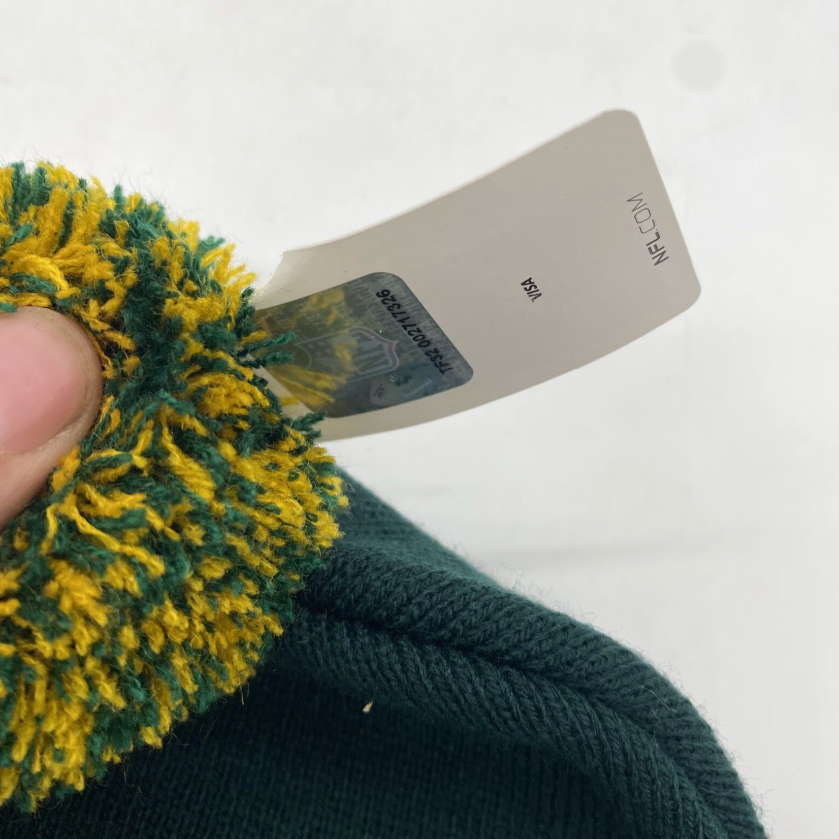 New Era VINTAGE New Era Green Bay Packers Beanie Pom Pom Uncuffed OSFA One Size Official Knit Cap Mens Beanie Green NFL Size ONE SIZE - 4 Thumbnail