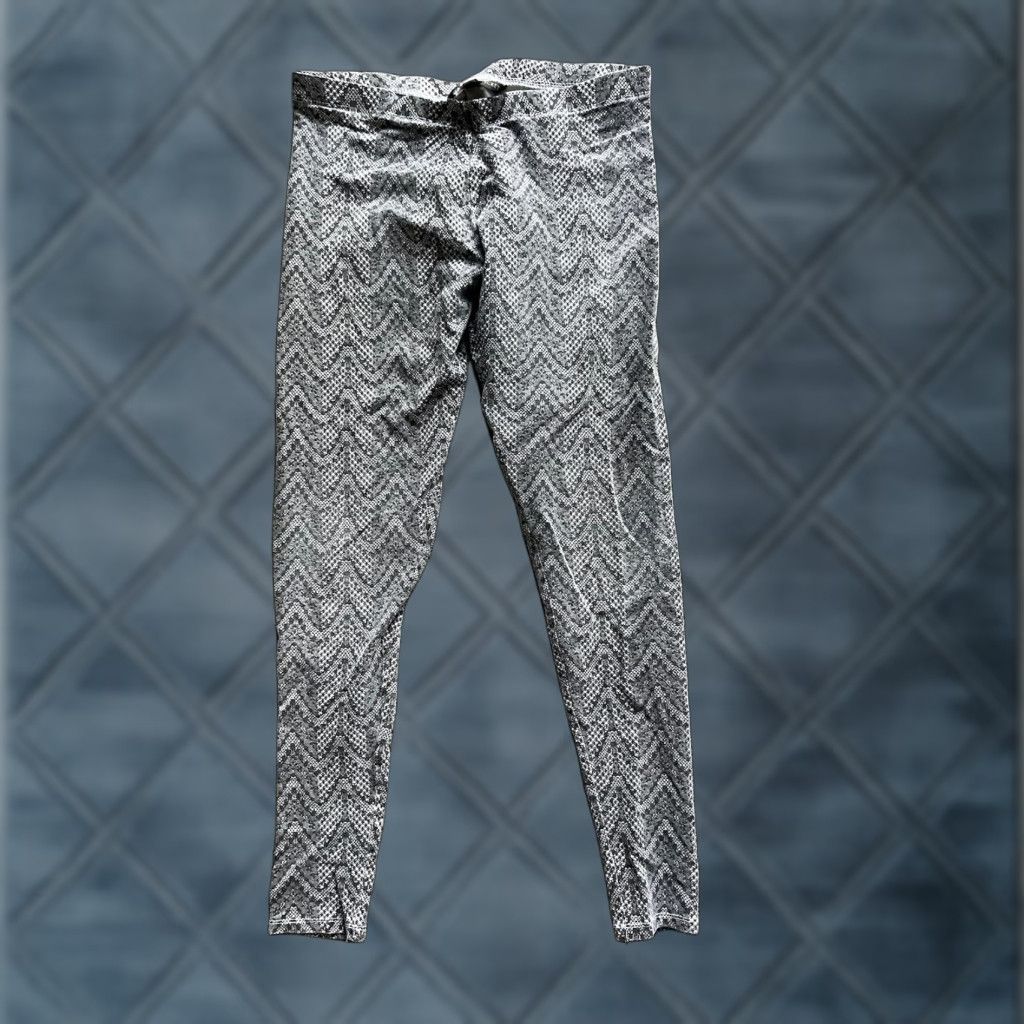 Victoria's Secret Victoria's Secret Leggings Allover Print Gym XS Gray Size 26" / US 2 / IT 38 - 1 Thumbnail