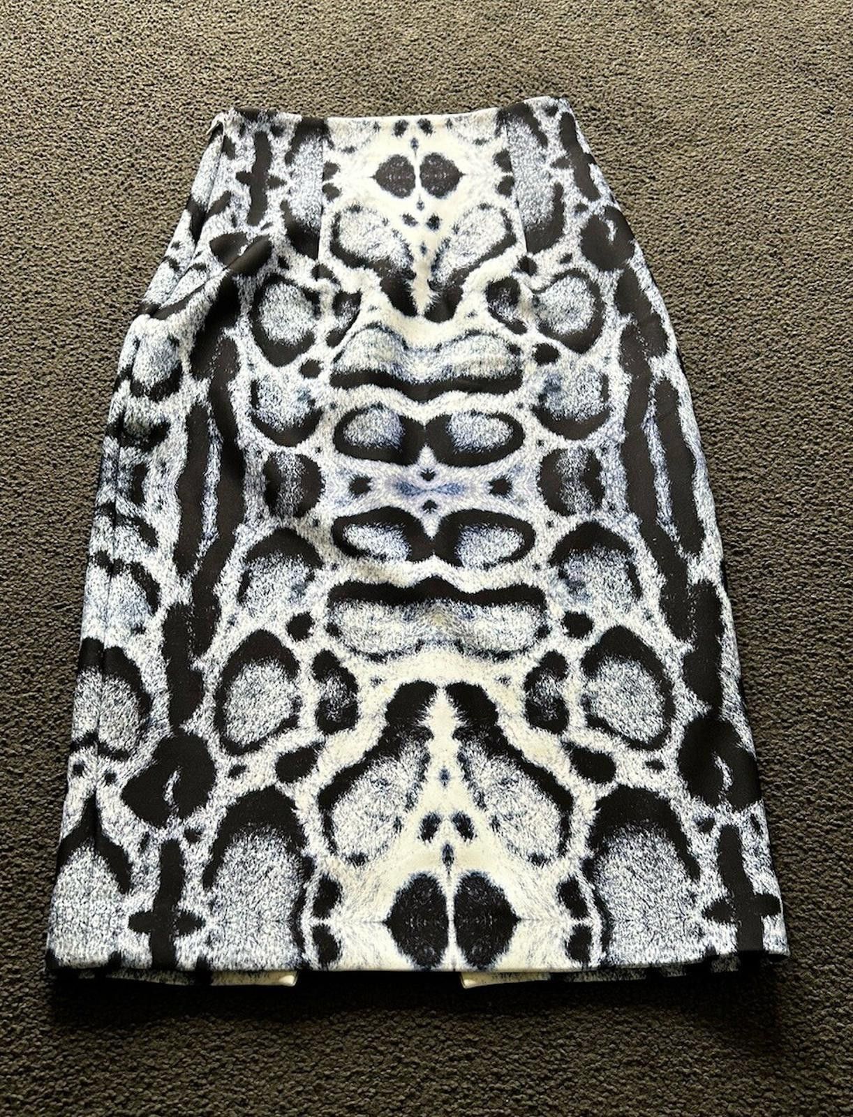 Kokaine Kookai Animal Print Pencil Skirt White Navy-Sz 34/AU 6-8(07) Size 30" / US 8 / IT 44 - 1 Thumbnail