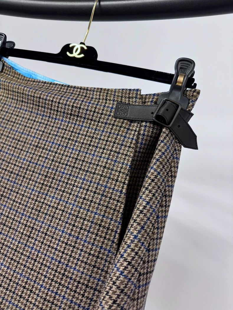 Loewe LOEWE A skirt with a hem Size 24" / US 00 / IT 34 - 2 Thumbnail
