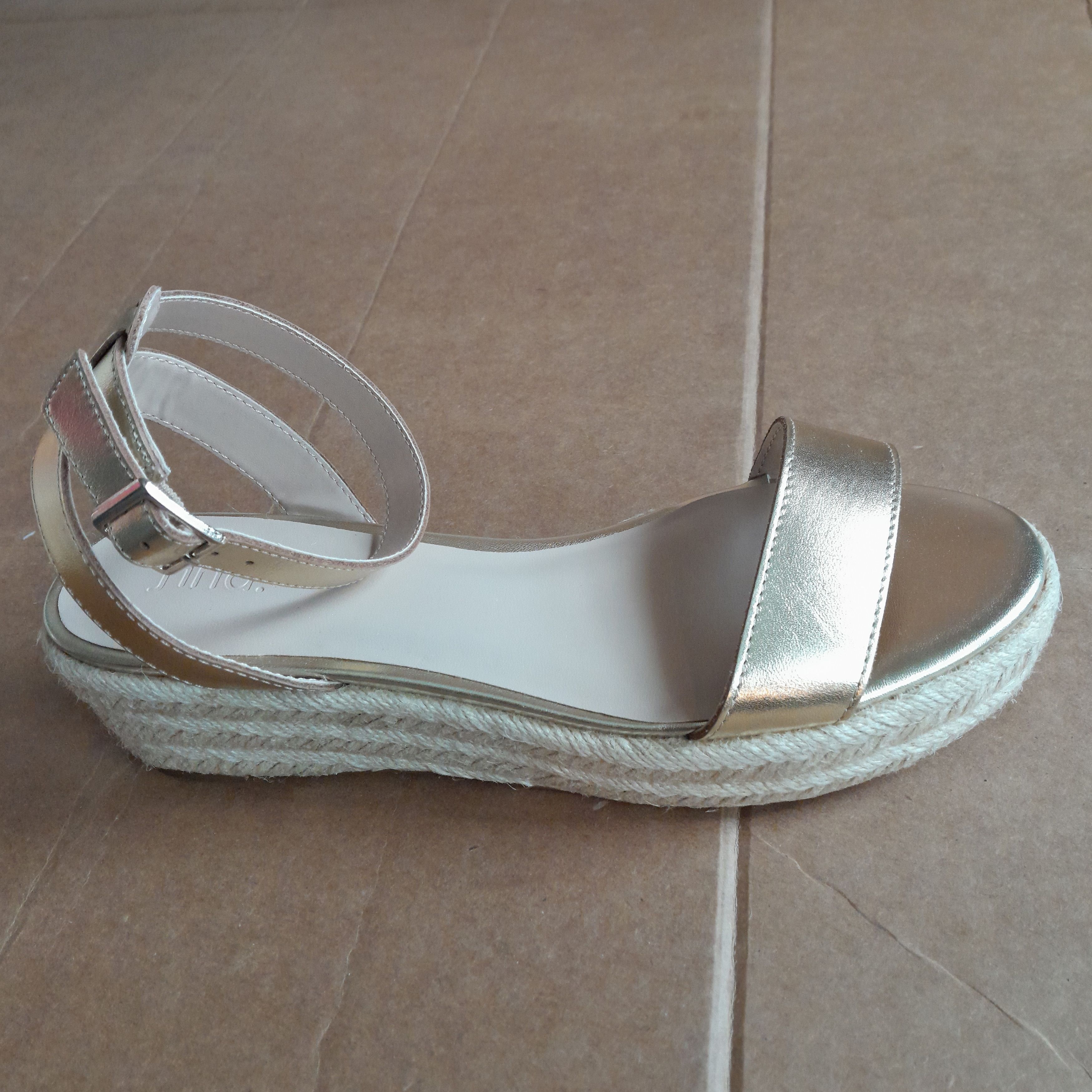 Other Find women’s sandals Color gold block heel Size US 8 / IT 38 - 3 Thumbnail