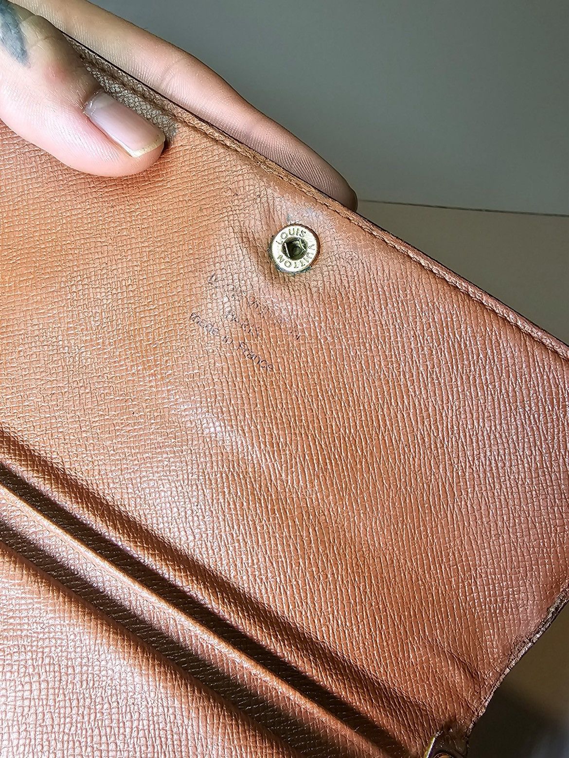 Louis Vuitton Louis vuitton crossbody wallet purse. Lv monogram. Size ONE SIZE - 9 Thumbnail
