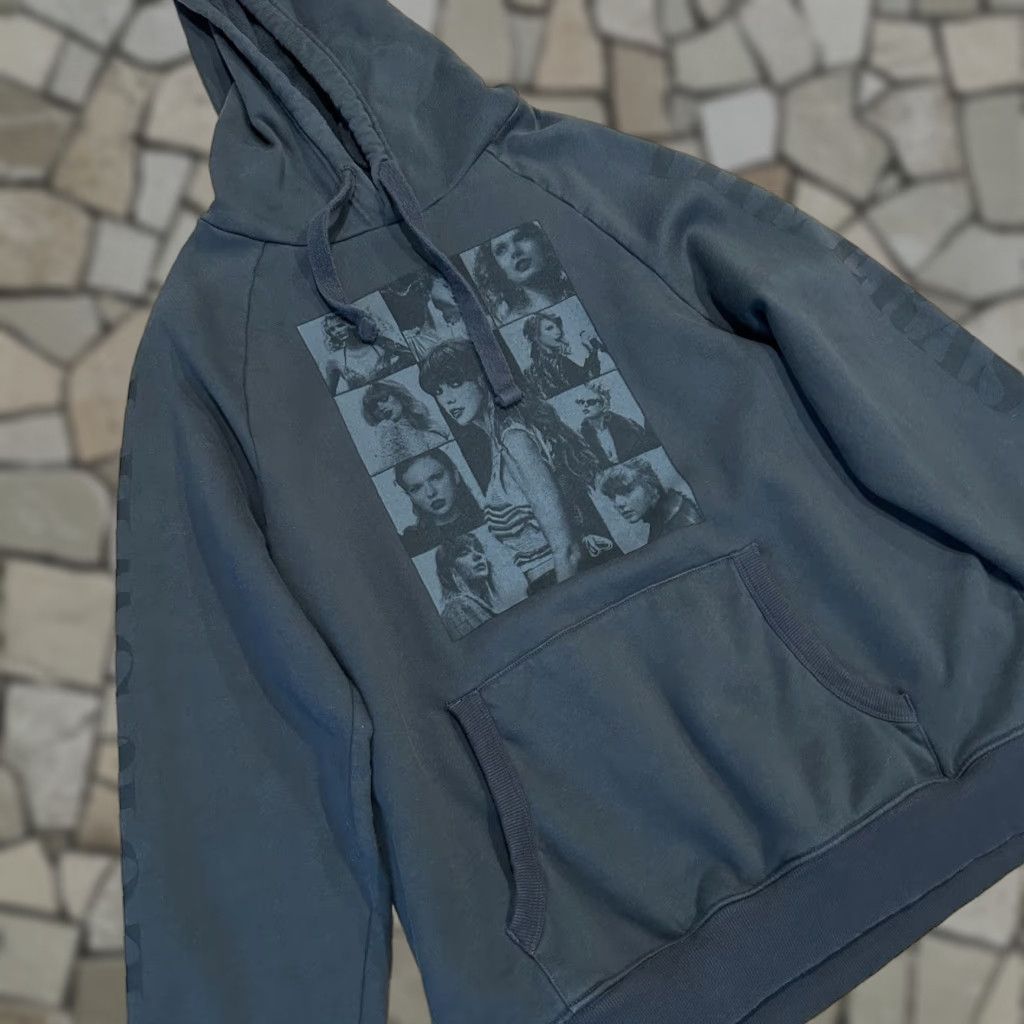 Vintage Taylor Swift The Eras Tour Black Hoodie Women’s Medium Long Sleeve Size M / US 6-8 / IT 42-44 - 1 Thumbnail