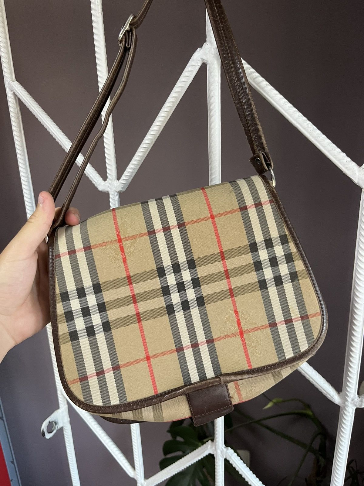 Burberry Vintage Burberry Leather Bag Made in England Size ONE SIZE - 9 Thumbnail