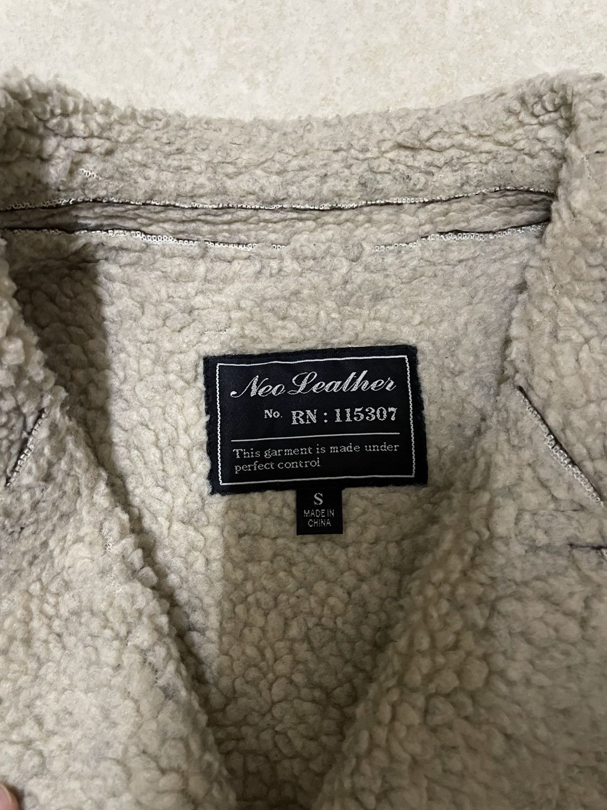 Uniqlo Vintage NEO LEATHER x UNIQLO DOUBLE COLLAR SHEARLING JACKET. Size S / US 4 / IT 40 - 4 Thumbnail