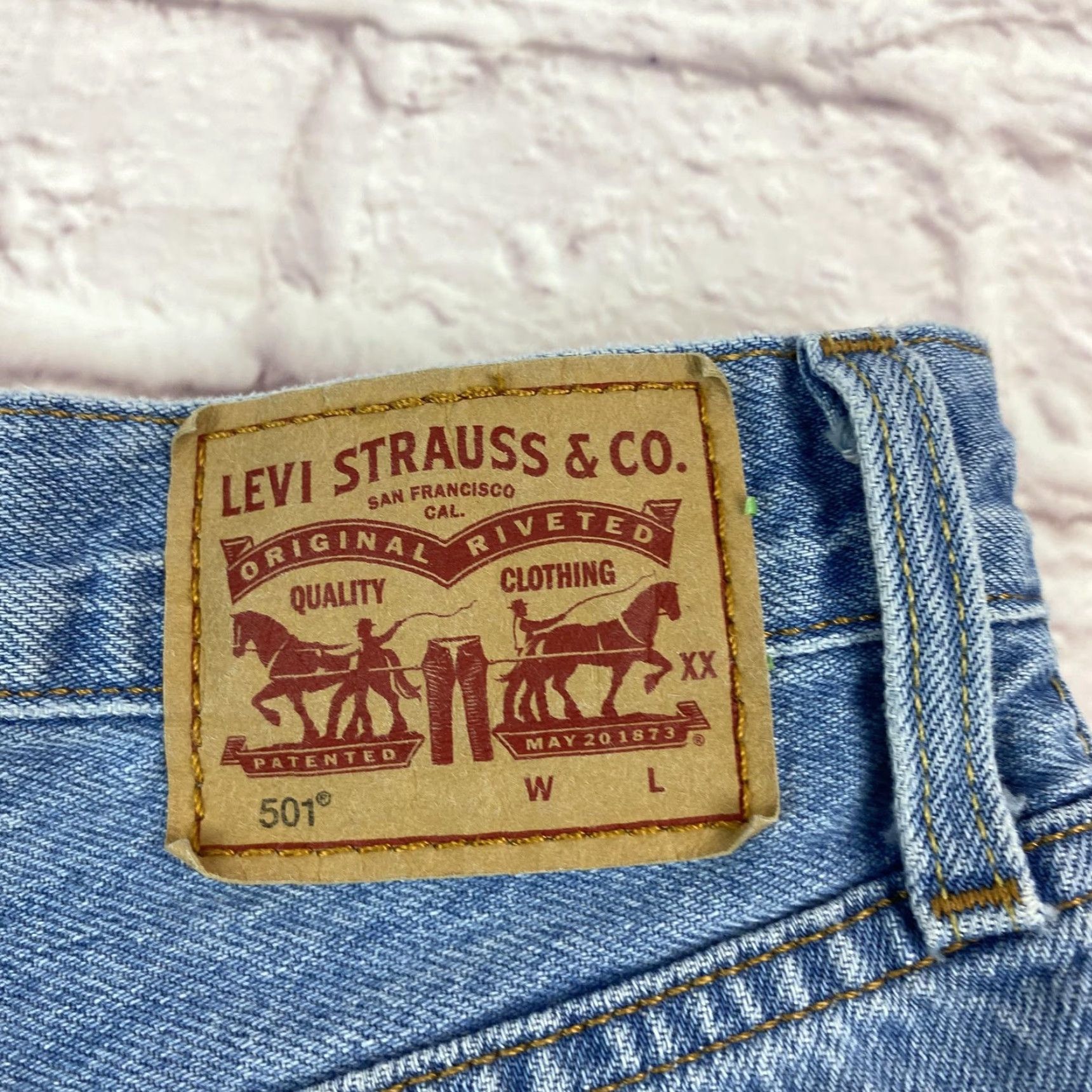 Levi's VINTAGE Levis 501 Shorts Women 26 Distressed Denim High Rise Blue Cut-Off Frayed Hem Size 26" / US 2 / IT 38 - 3 Thumbnail