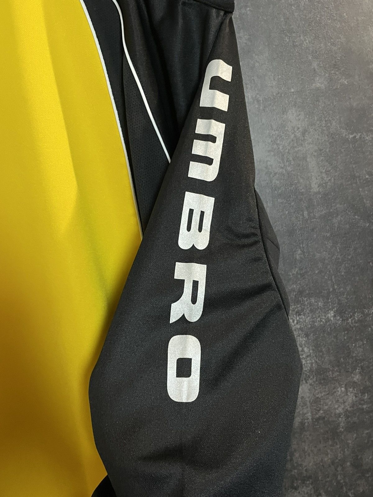 Umbro Vintage Umbro Goalkeeper Jersey Patted Balenciaga Vetements Size US XL / EU 56 / 4 - 8 Thumbnail