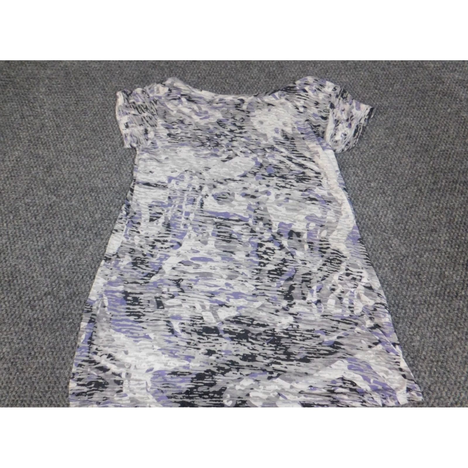 Bcbgmaxazria BCBGMAXAZRIA Blouse M Regular Women Gray Crew Neck Short Sleeve Pullover Geometric Stretch Button Basic Casual Size M / US 6-8 / IT 42-44 - 6 Thumbnail