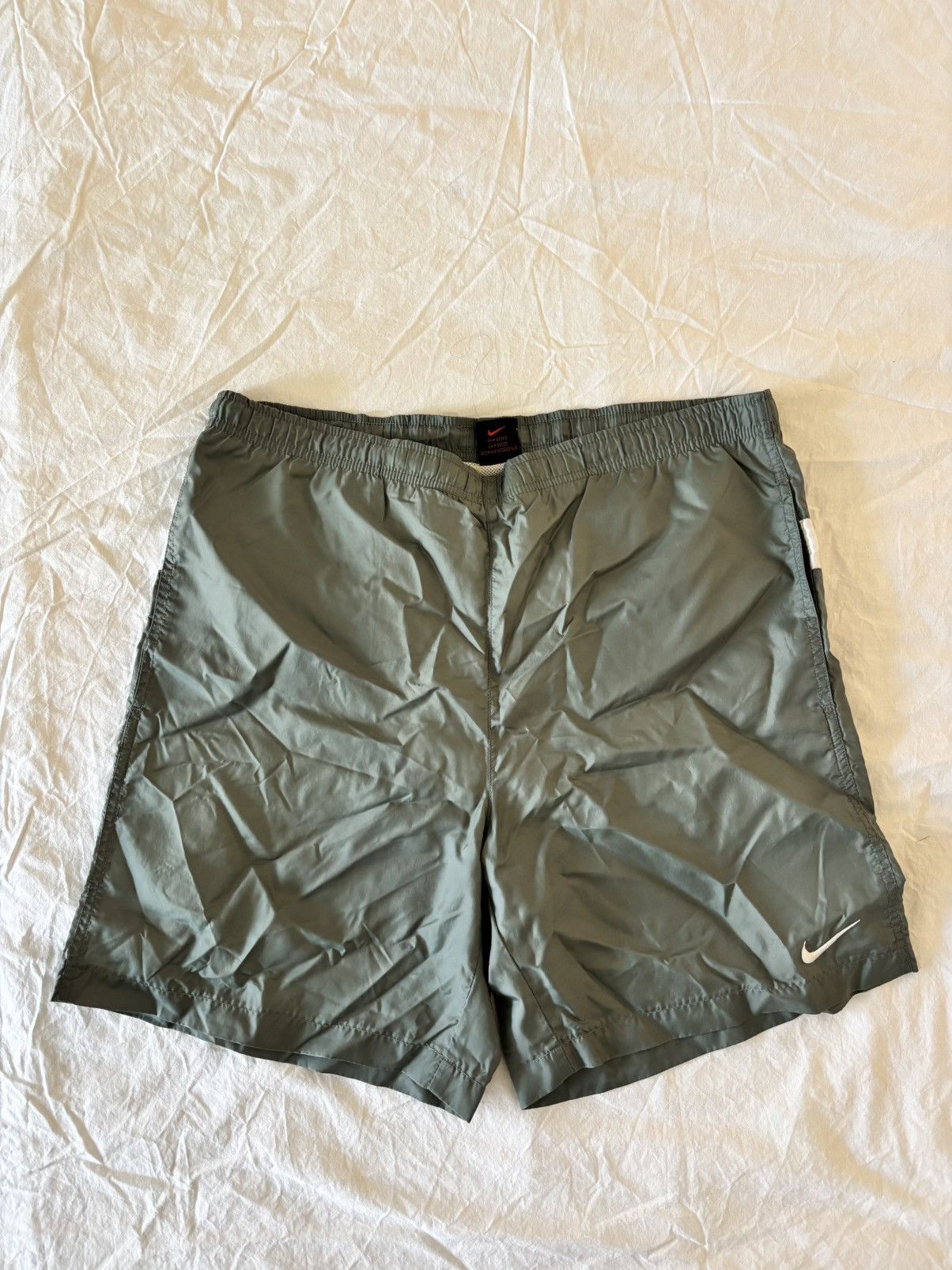 Nike Nike Vintage Swoosh Olive Green Nylon Shorts Medium Size US 33 - 1 Thumbnail