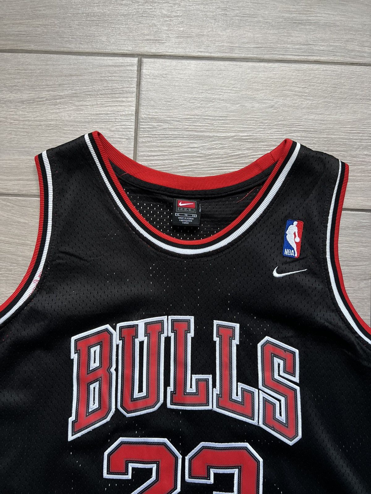 NBA Vintage 90s NIKE JORDAN NBA Chicago Bulls Jersey #23 Size US XL / EU 56 / 4 - 12 Thumbnail