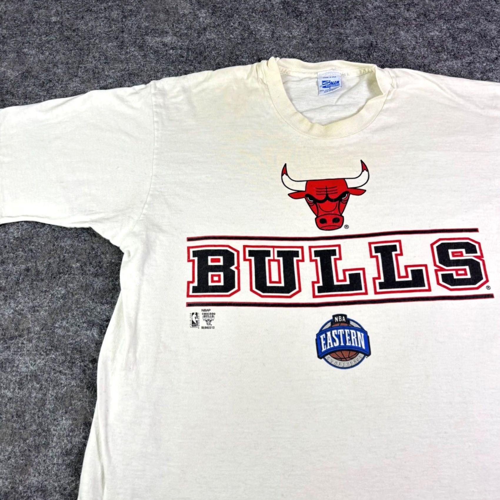 Salem Sportswear VINTAGE Salem Sportswear Chicago Bulls NBA T-Shirt White L Mens 90s Size US L / EU 52-54 / 3 - 6 Thumbnail