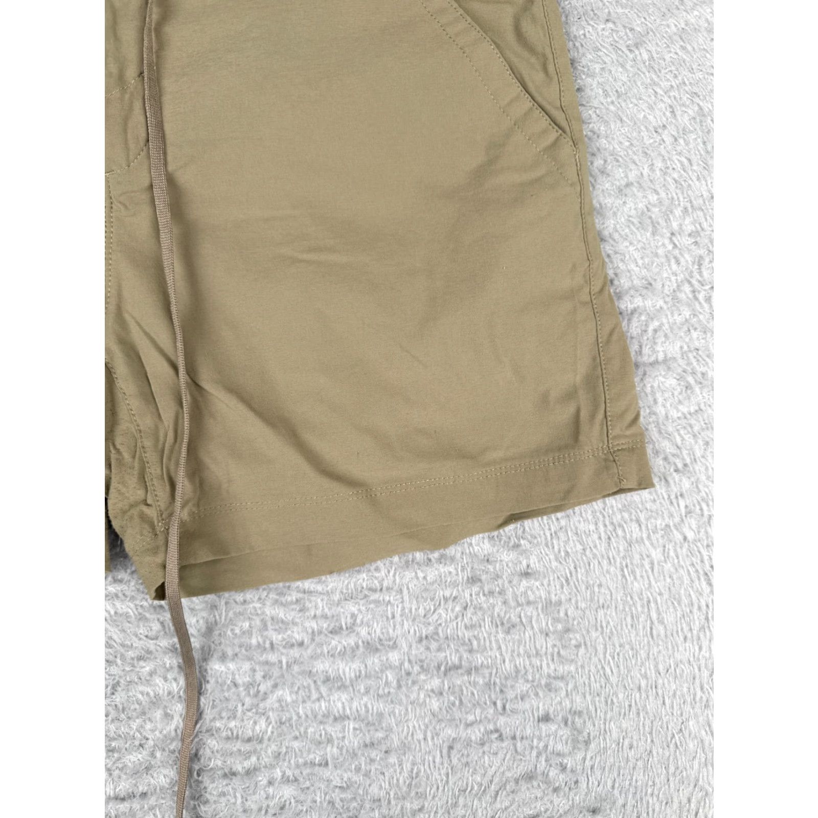 Vintage VINTAGE Columbia Women's Shorts Cargo 8 Beige Nylon Blend Activewear Hiking Casual Summer Size 30" / US 8 / IT 44 - 2 Thumbnail