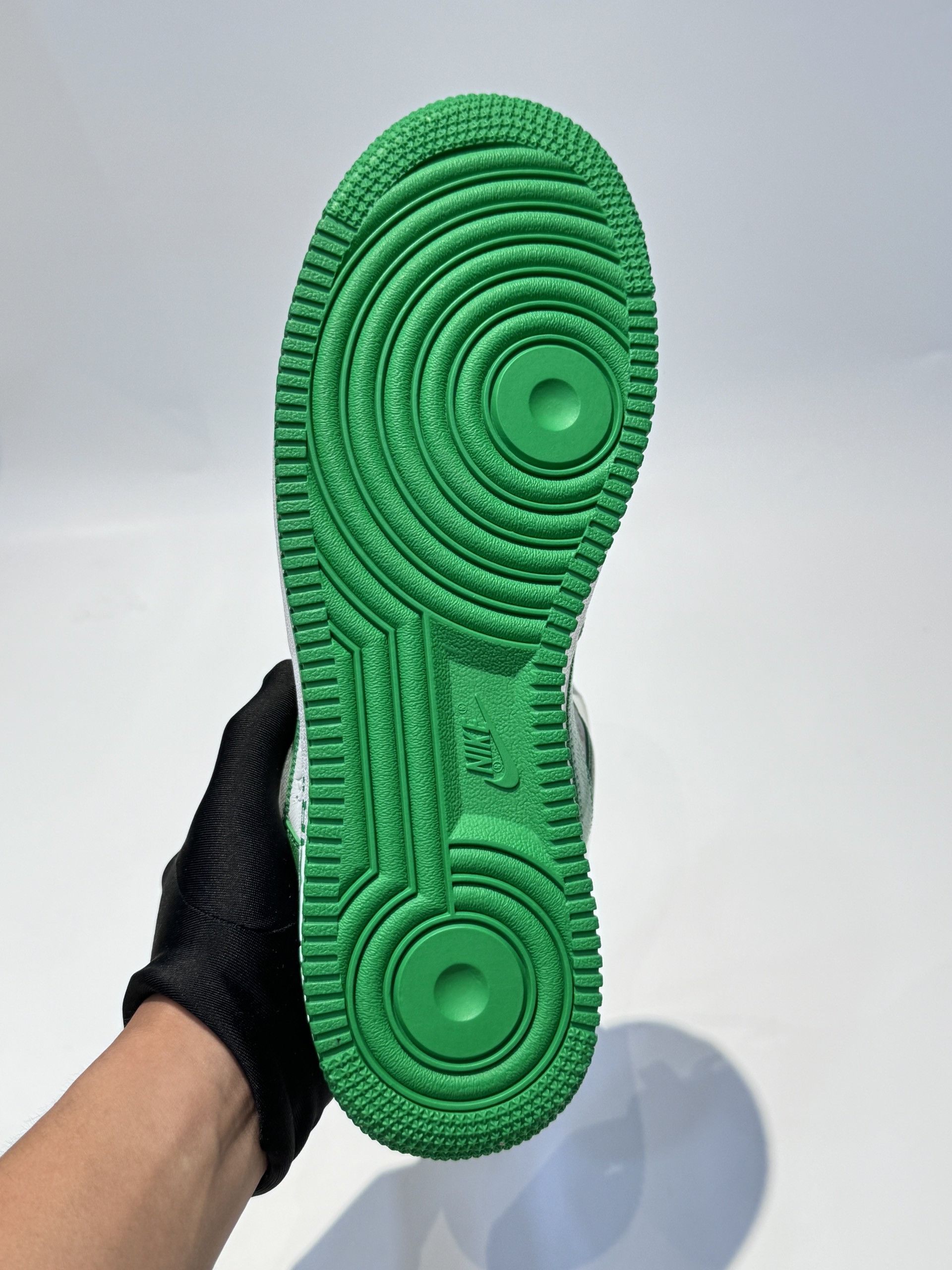 Louis Vuitton LOUIS VUITTON X NIKE AIR FORCE 1 GREEN Size US 8 / EU 41 - 6 Thumbnail