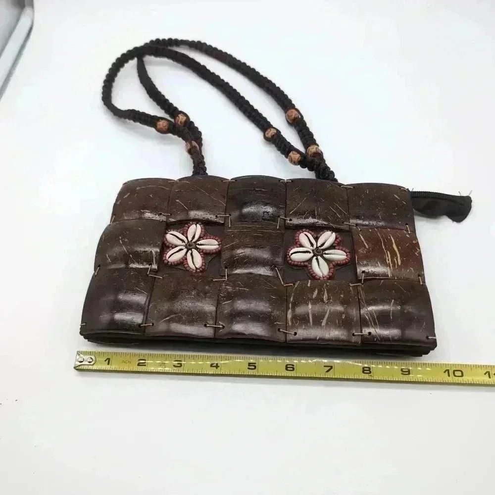 Designer Coco Coconut Shell purse with cowrie shell flowers Size ONE SIZE - 2 Thumbnail